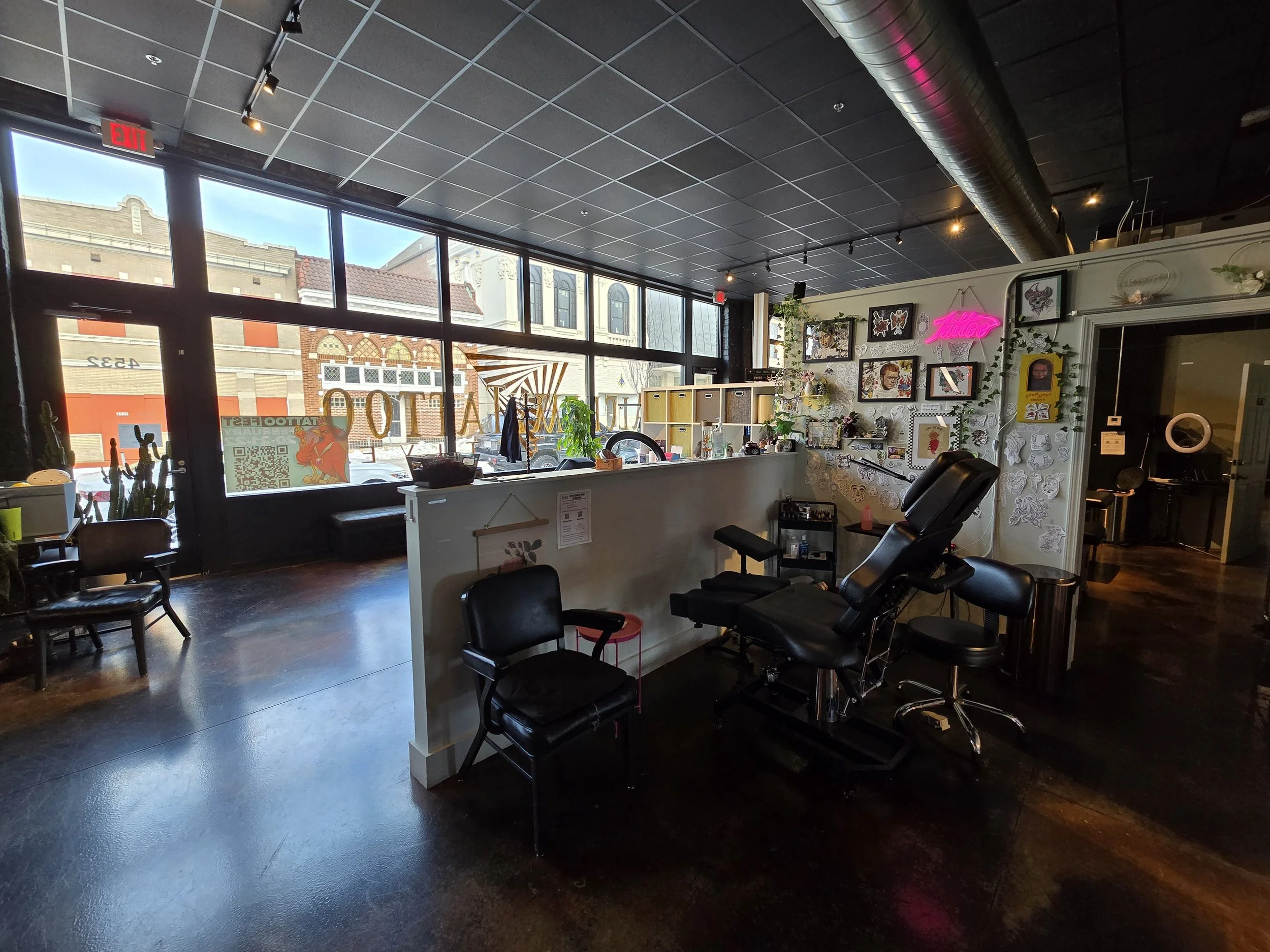 tattoo station in a shop with tattoo chair in st. louis