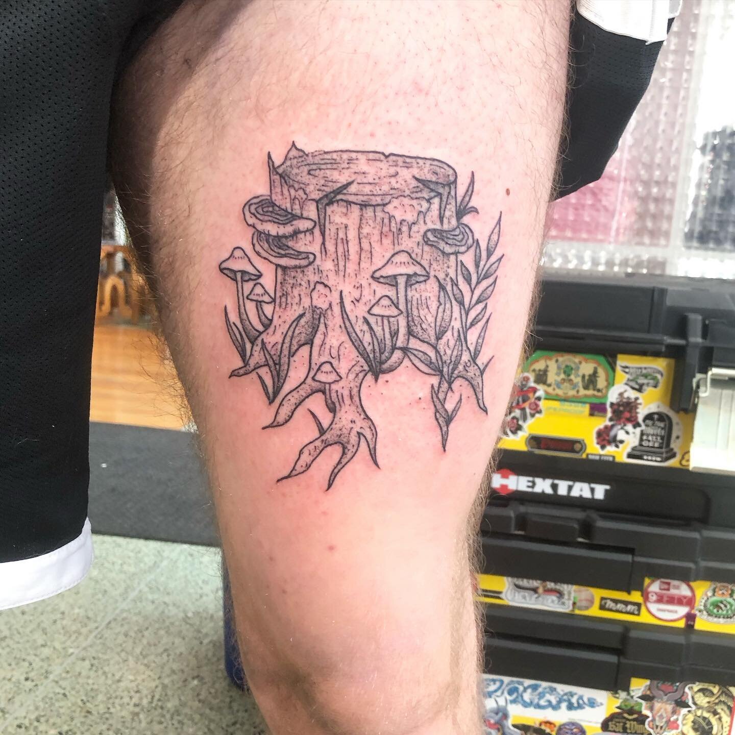 Tree stump on a thigh🌳. *Go to www.alchemytattoocollective.com to book an appointment now!
*DM @tattoosbyjw for tattoos designs and availability. ⚜️
*Email- Tattoosbyjw87@gmail.com
 11am-7pm
 Monday-Saturday 

#treestumptattoo #stippletattoo #blacka