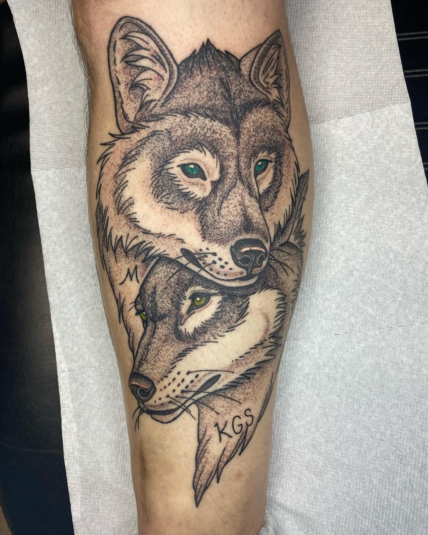 #wolftattoo #wolvestattoo #blackandgreytattoo #blackandgraytattoo #animaltattoo #legtattoo #coupletattoo #stlouis #missouri