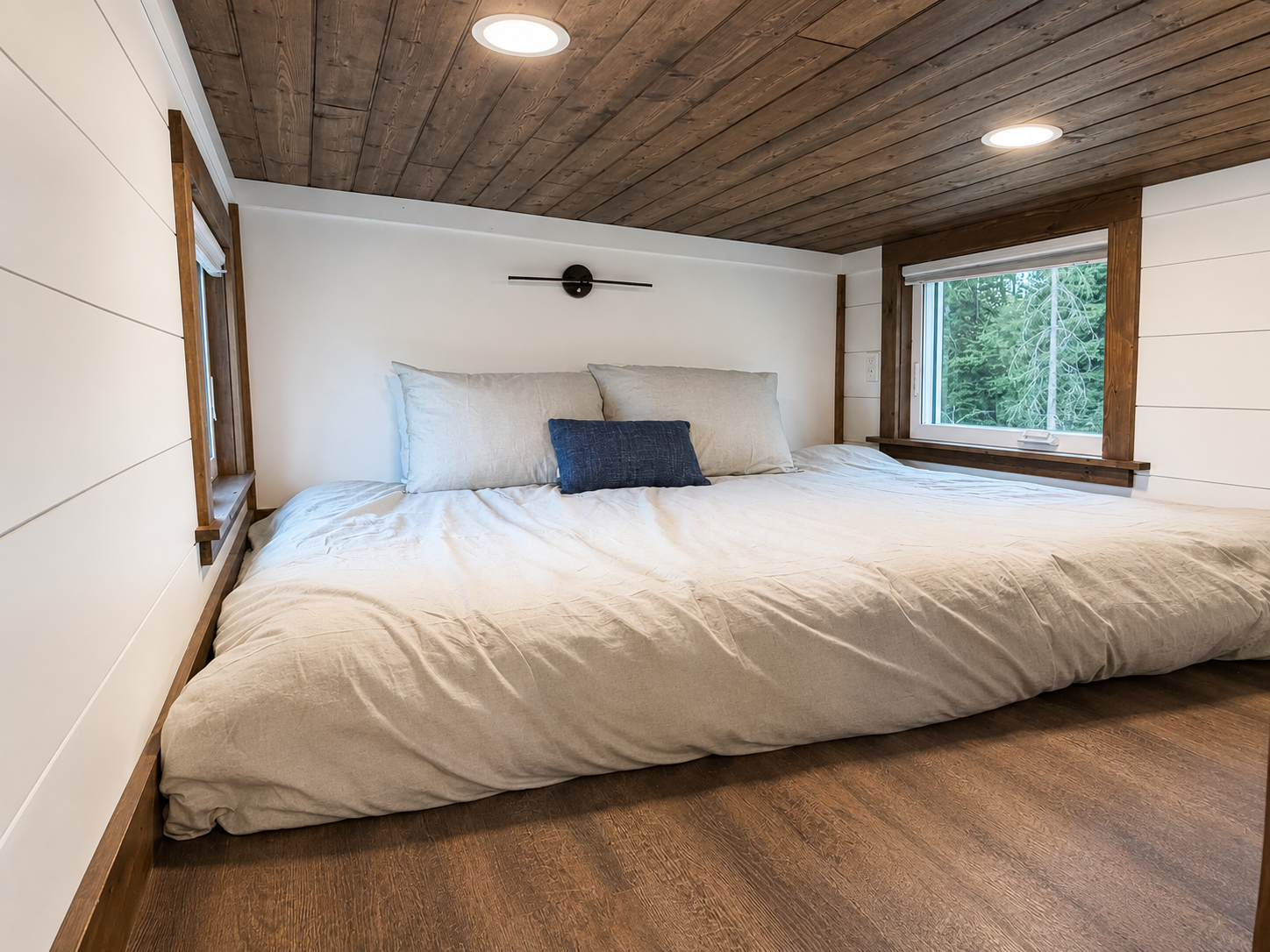 King Bed.png