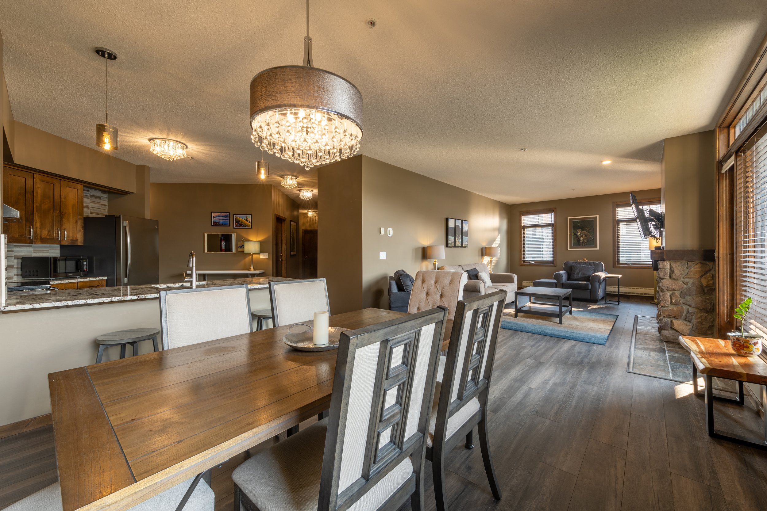 Stylish Dining Area in Glacier Mountaineer Lodge | 3-Bedroom Suite