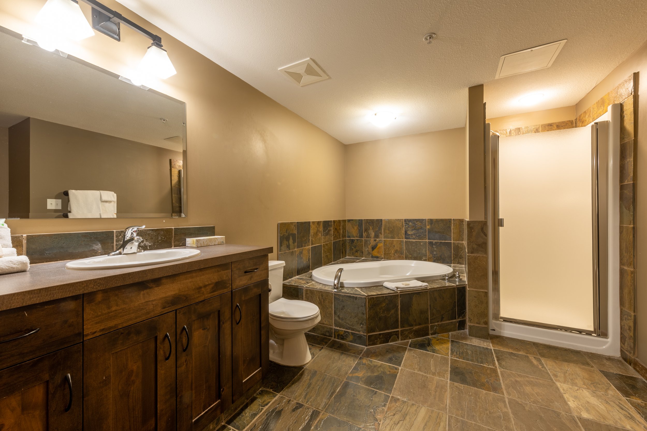 Modern Bathroom in Glacier Mountaineer Lodge | 1-Bedroom Suite