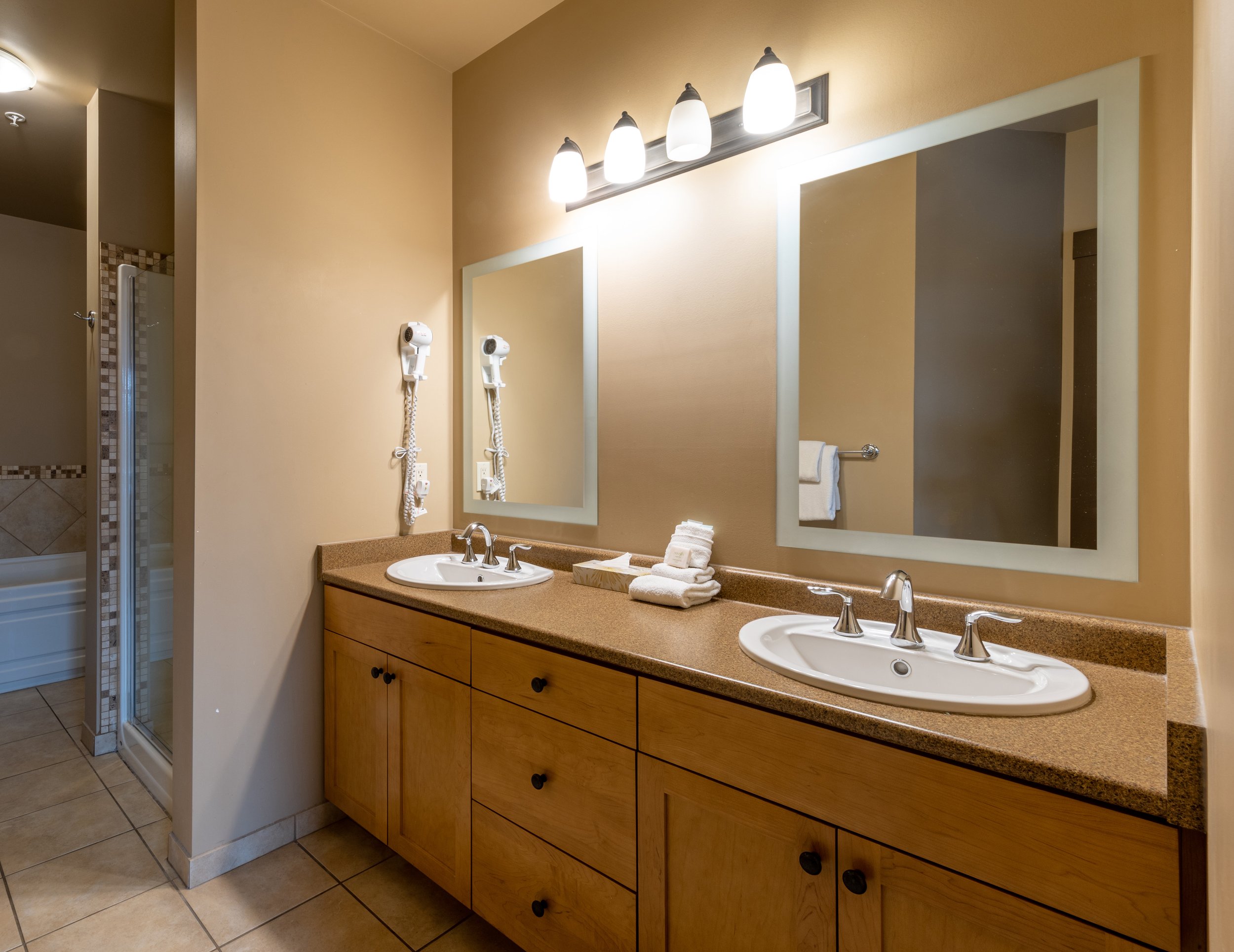 Modern Bathroom in 1 Bedroom Suite at Palliser Lodge