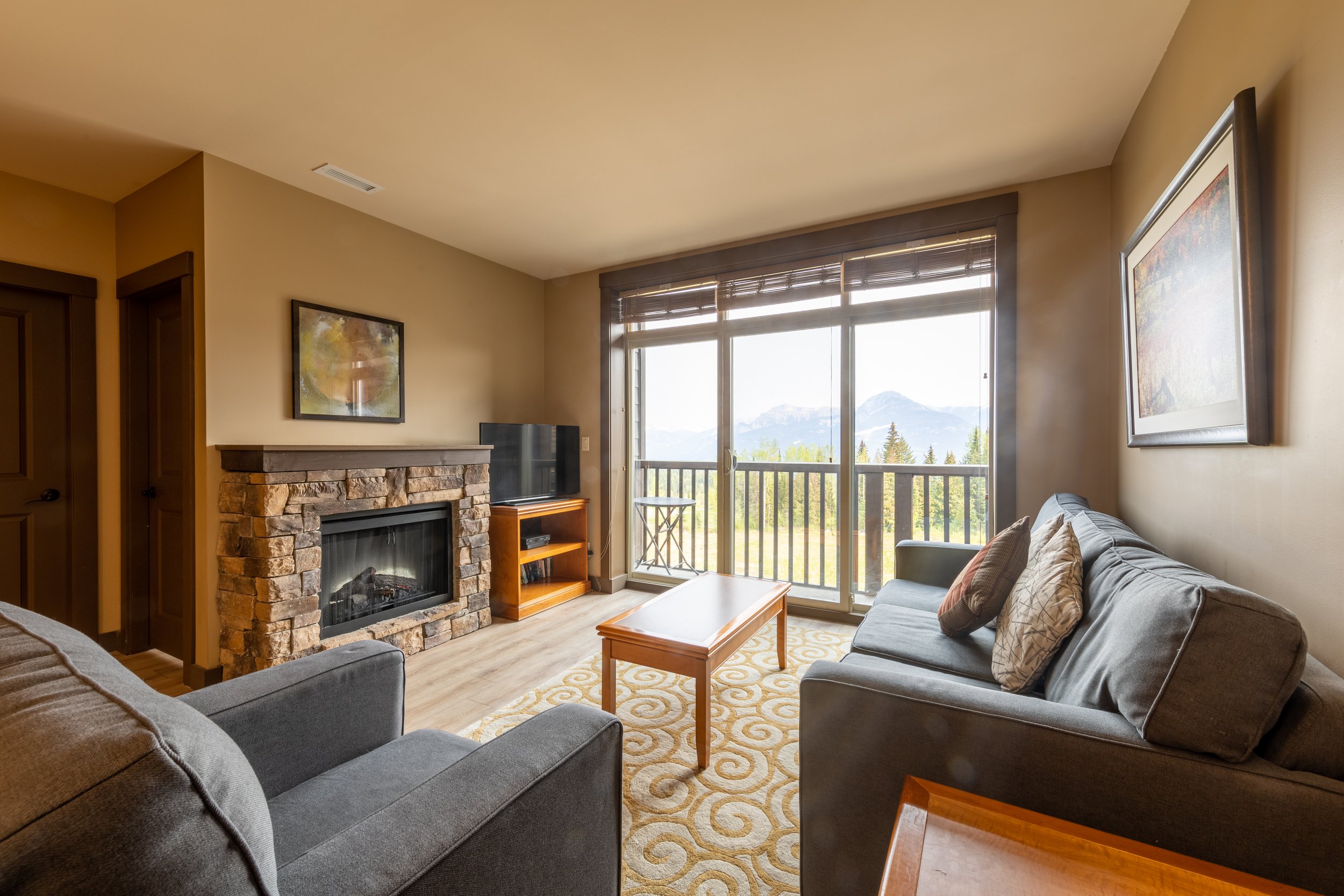 Cozy Living Room in 1 Bedroom Suite at Palliser Lodge