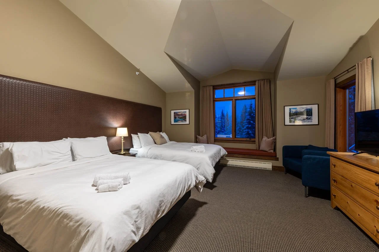 2-queen deluxe room 2.jpg