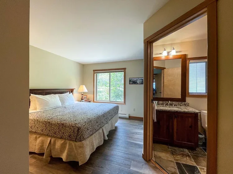 kicking-horse-lodging-whispering-pines-4-web-4.webp