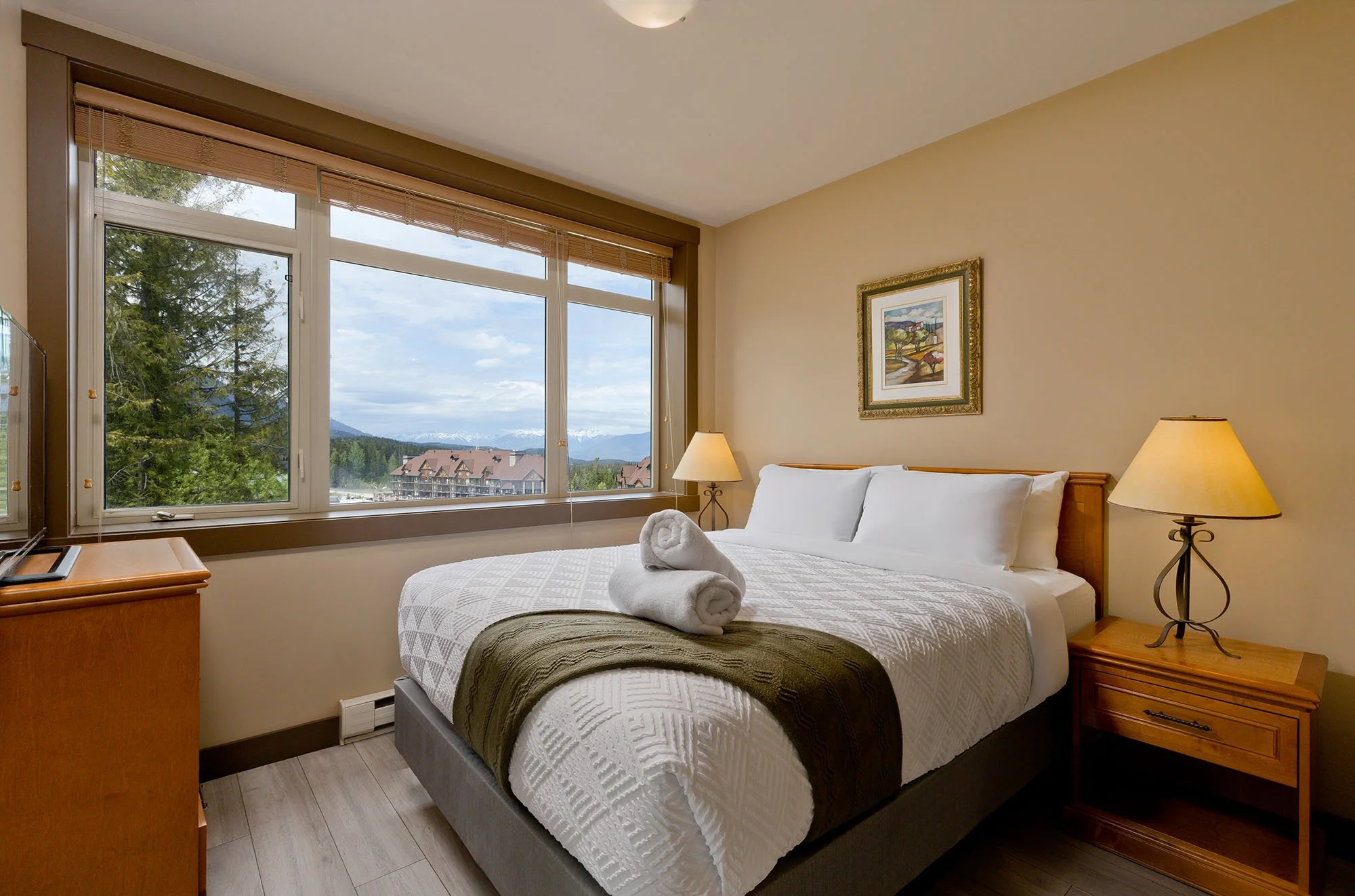 208 Bedroom.jpg