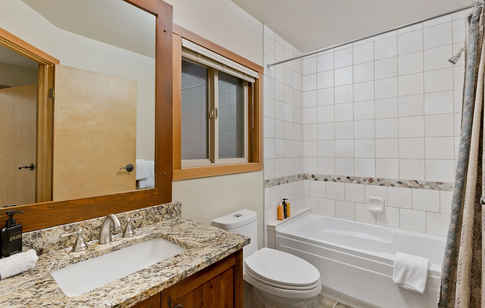 WP4 Ensuite Bath.jpg