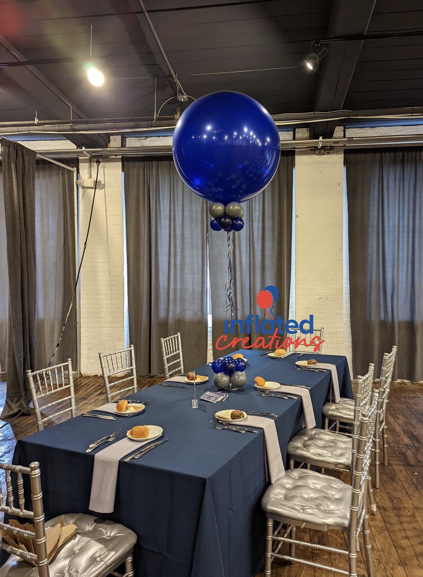 blue-grey-balloon-centerpiece.jpeg