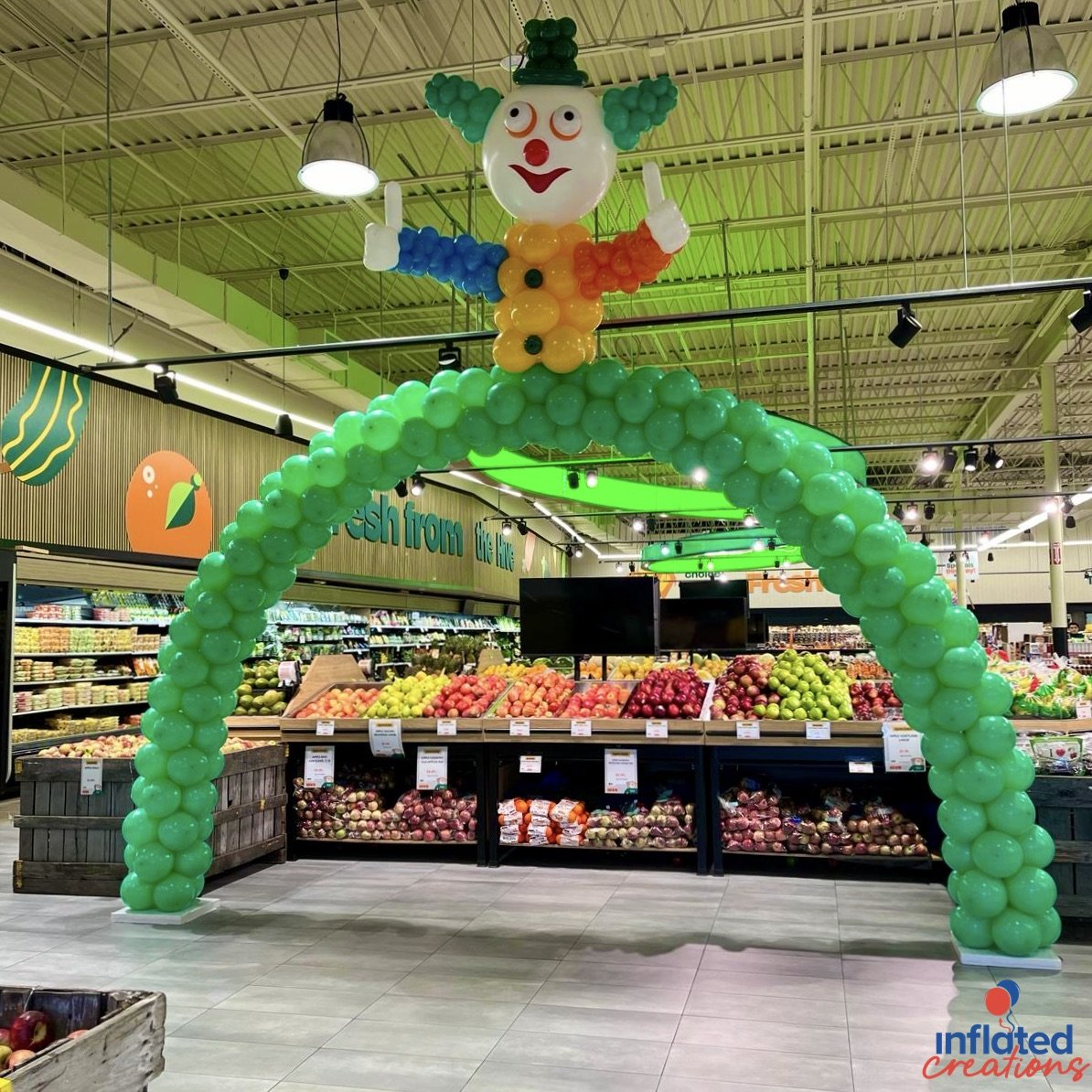 balloon clown arch creation.jpeg