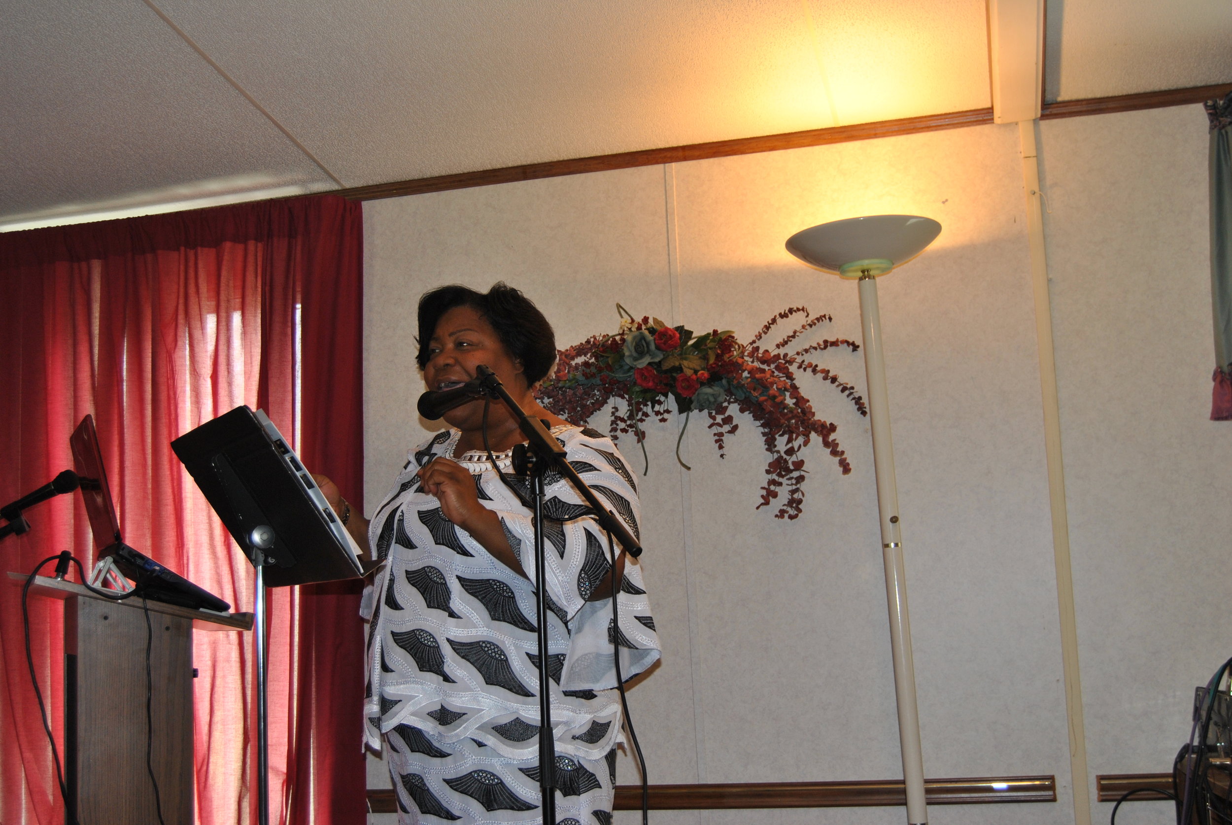 Speaker Belinda Smith evangelistic meeting