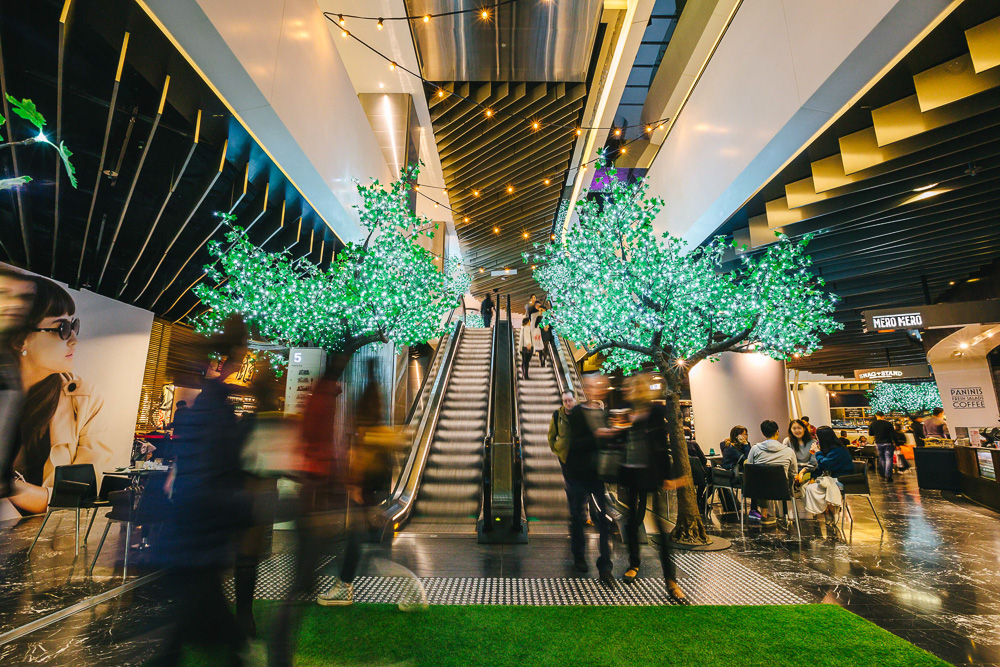  Westfield Sydney's Enchanted Garden Vivid Installation. Photo courtesy of Westfield Sydney. Image by James Ambrose. 