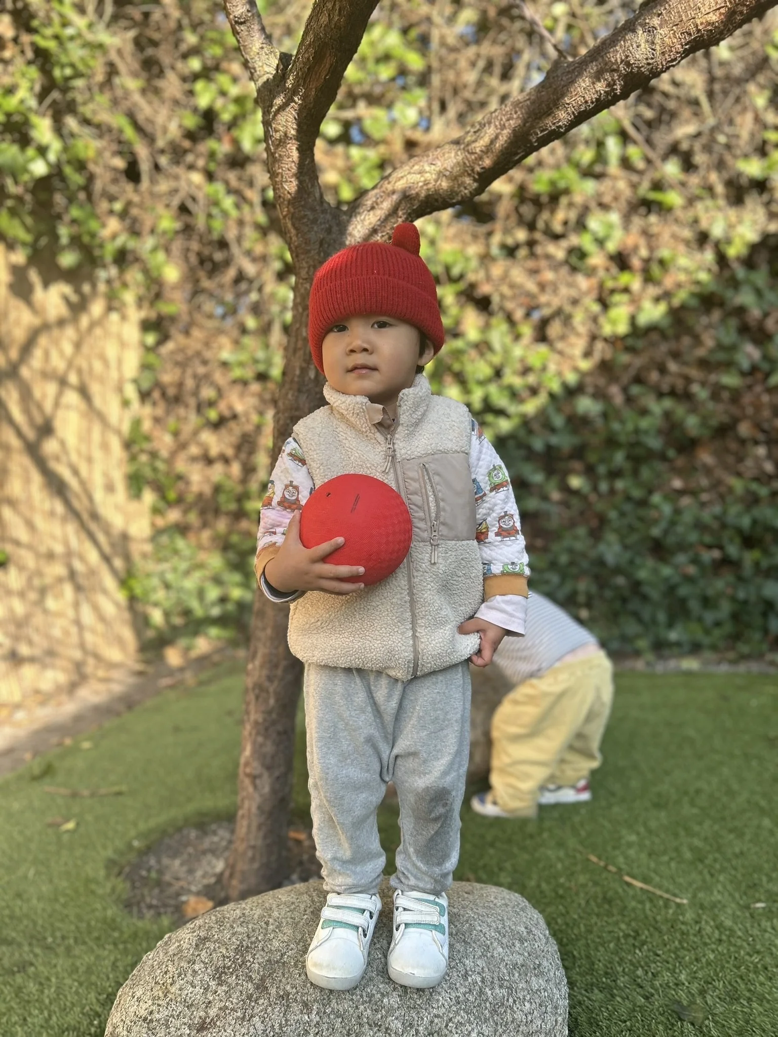 beautiful luki red hat red ball.jpeg