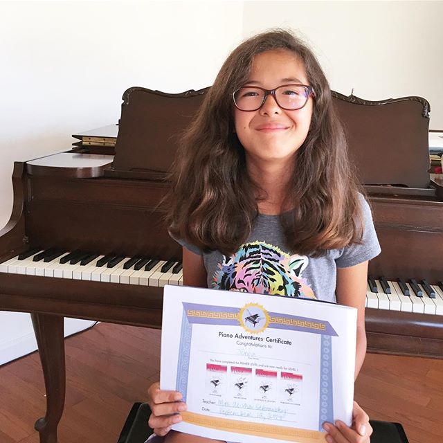 ✨Miss Jenna passed her first piano book yesterday- and it only took her 2 months! 💫 Go, Jenna Go! 👏🏻👏🏻