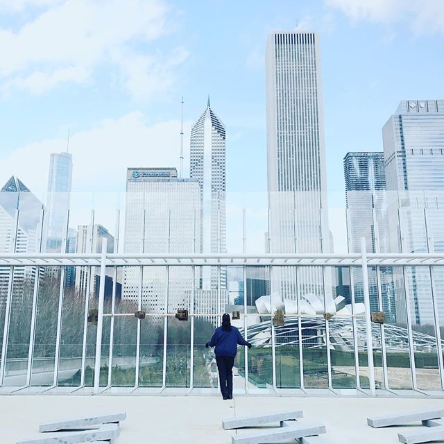 🎶 I'm a big big girl in a big big world |  Hello #Chicago! After 12 years of time, I'm back to this place where I first experienced living in the America and &quot;growing up&quot;.
.
#bringbackmemories#artinstituteofchicago#artinstitute#milleniumpa