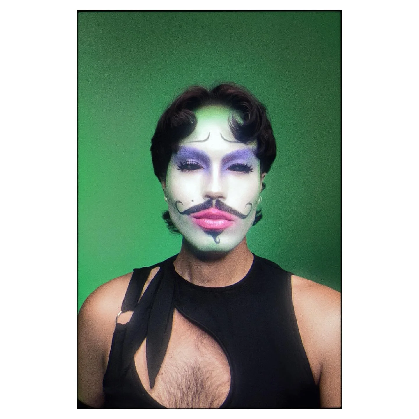 Another Serge Lutens inspired late night creation. Swipe for a before. Serving french glam alien clown👽💄🤡
#clowncore #makeuptransformation #clownmakeup

Using @kryolanofficial @danessamyricksbeauty @blendbunnycosmetics @beautybay @makeupforever