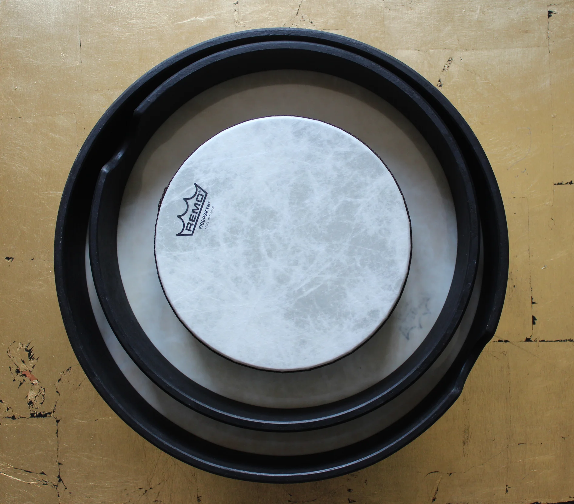 The Remo Frame drums have no handle, like the Buffalo drum. When you play them you hold onto the frame. One handy feature is that they stack inside each other. They come as small as 8 inches right up to 22 inches.