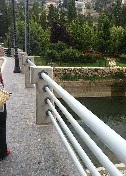 christian-zahr-bridge-balustrade-jezzine1.gif