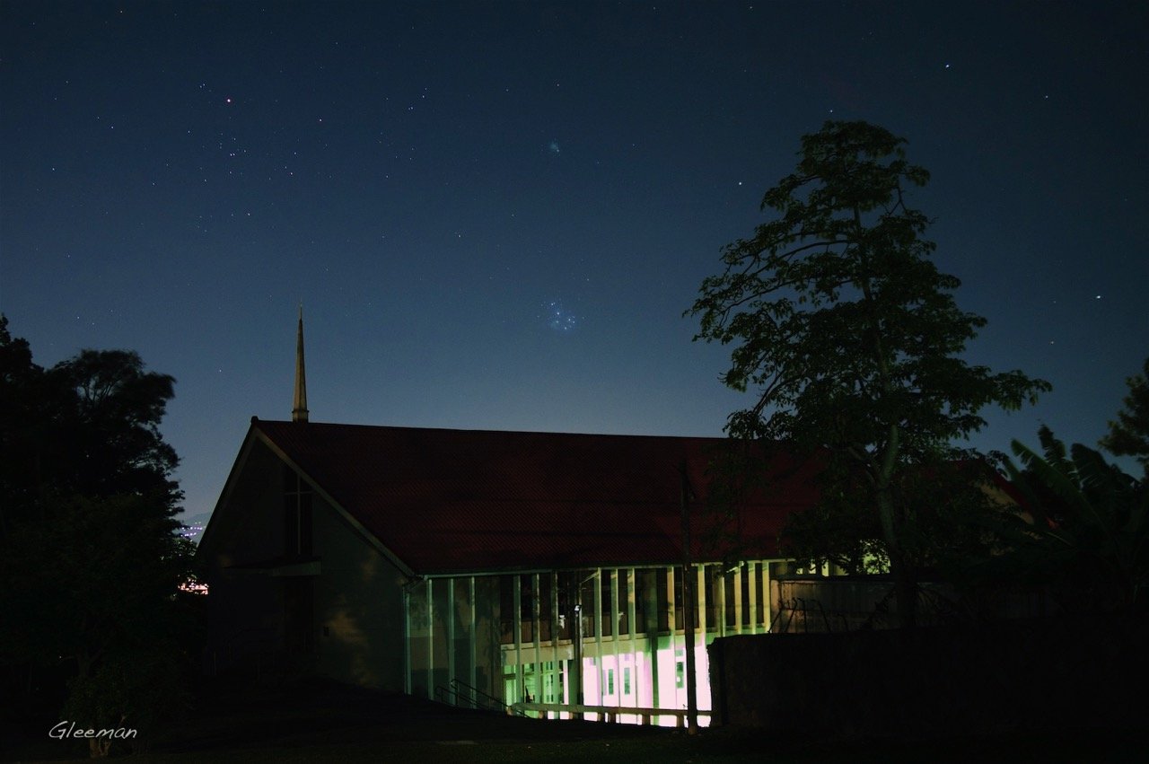 大冬季｜七姊妹星團與聖誕彗星（攝影｜草山星空 張勝賢）.jpeg