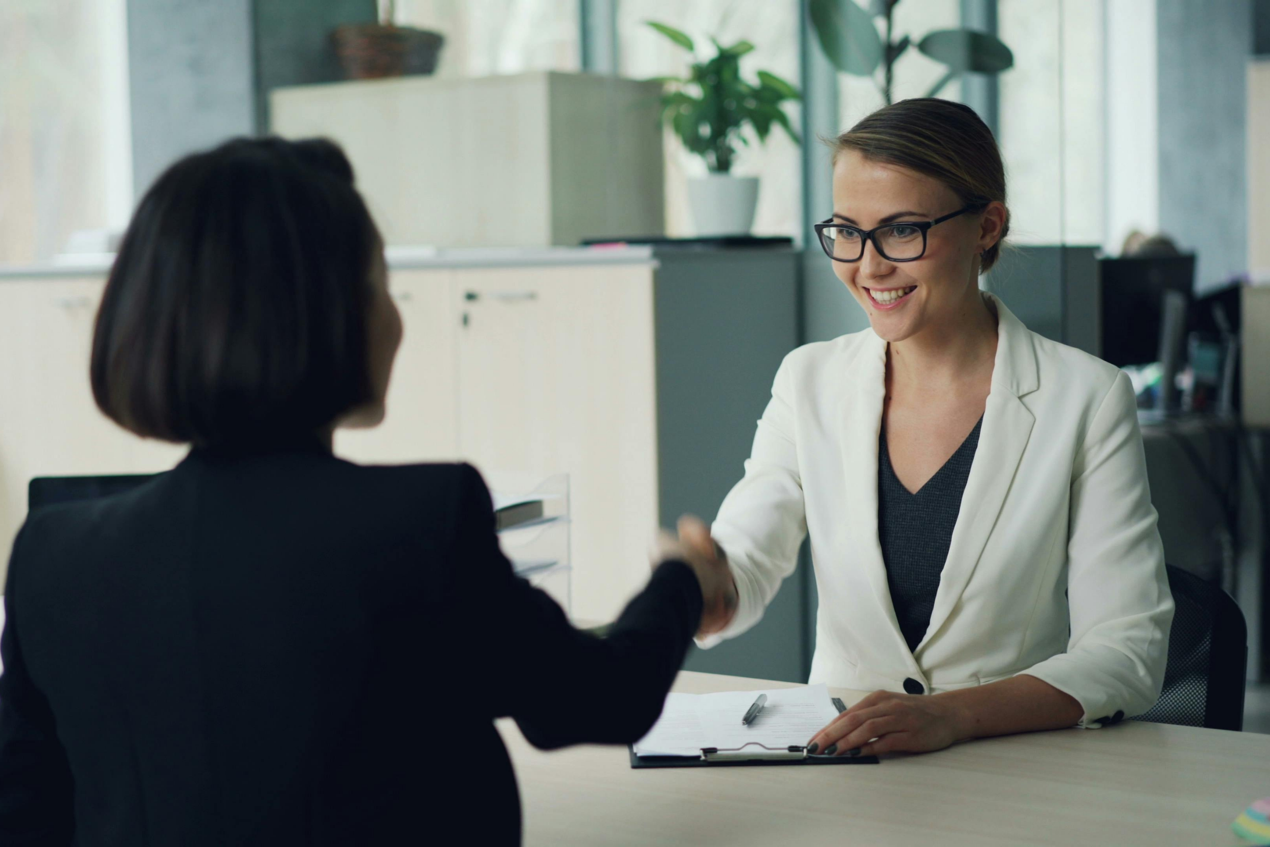 Job-Hunting Tips for Young Professionals: What Smart Candidates Are Doing Right Now