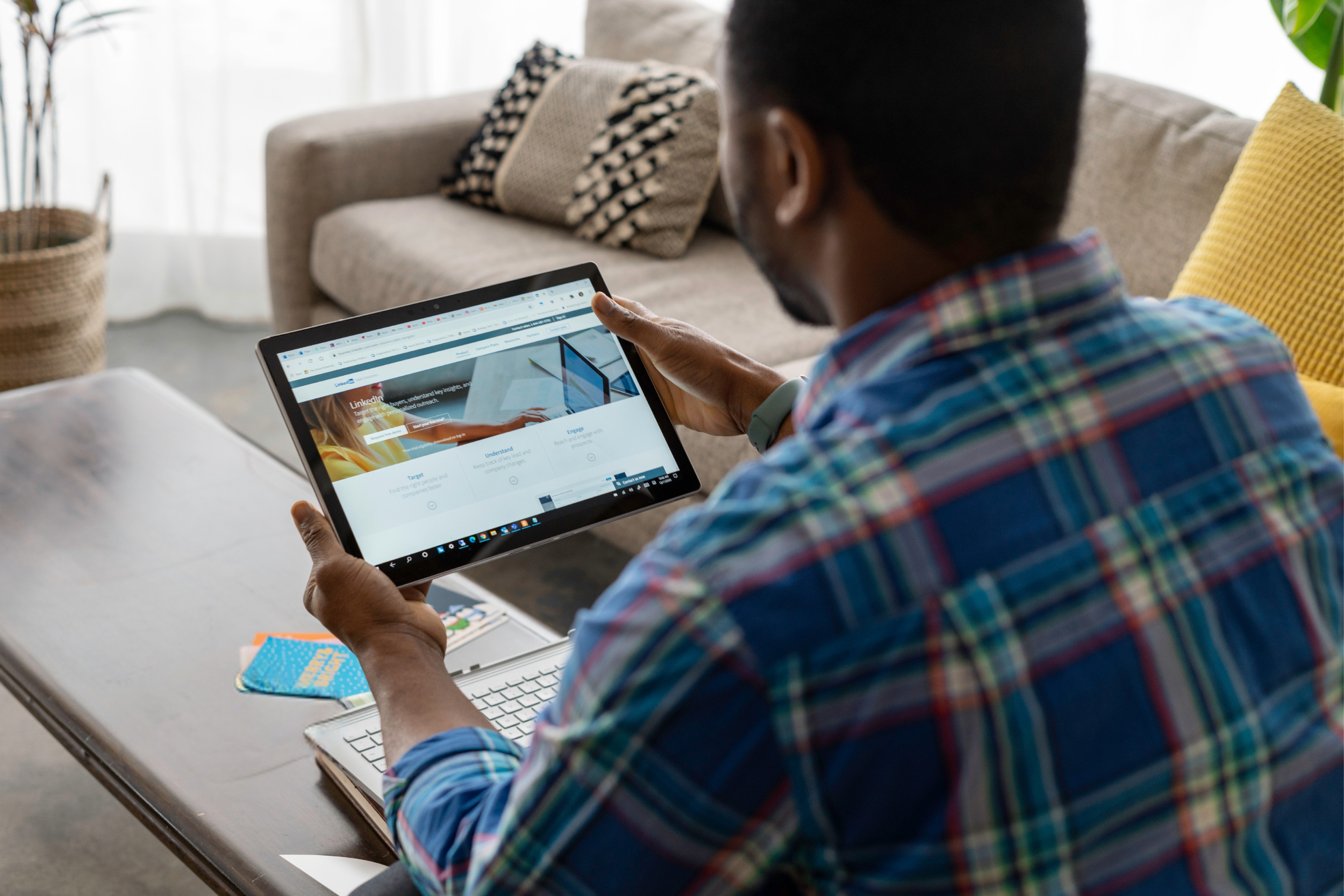 Your LinkedIn Profile Is Costing You Interviews: 8 Easy Fixes to Make Today