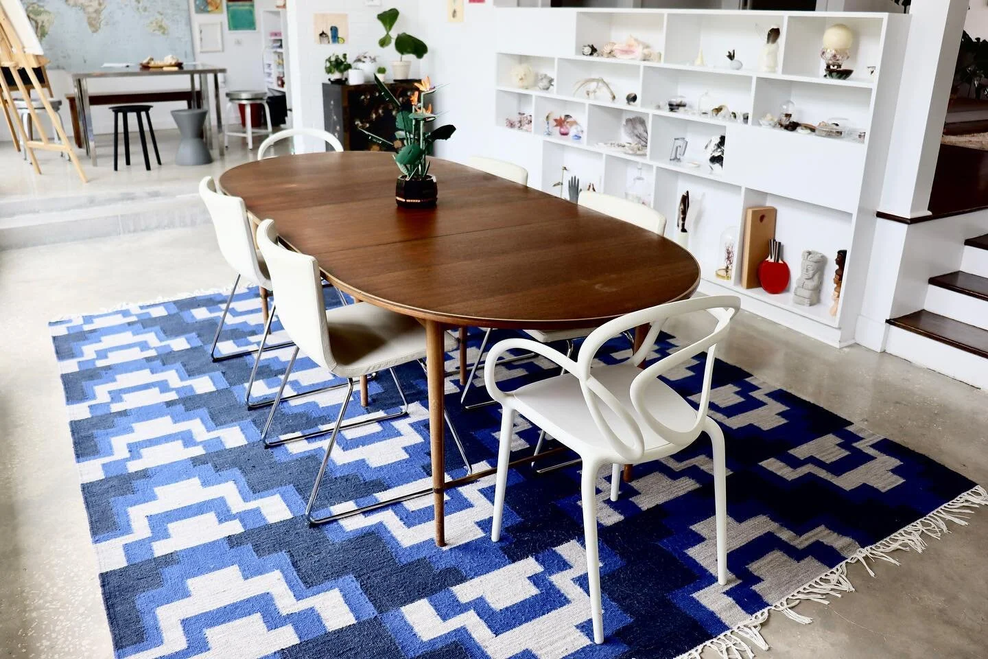 A beautiful dining room table, that will be a place where even more beautiful memories are made!