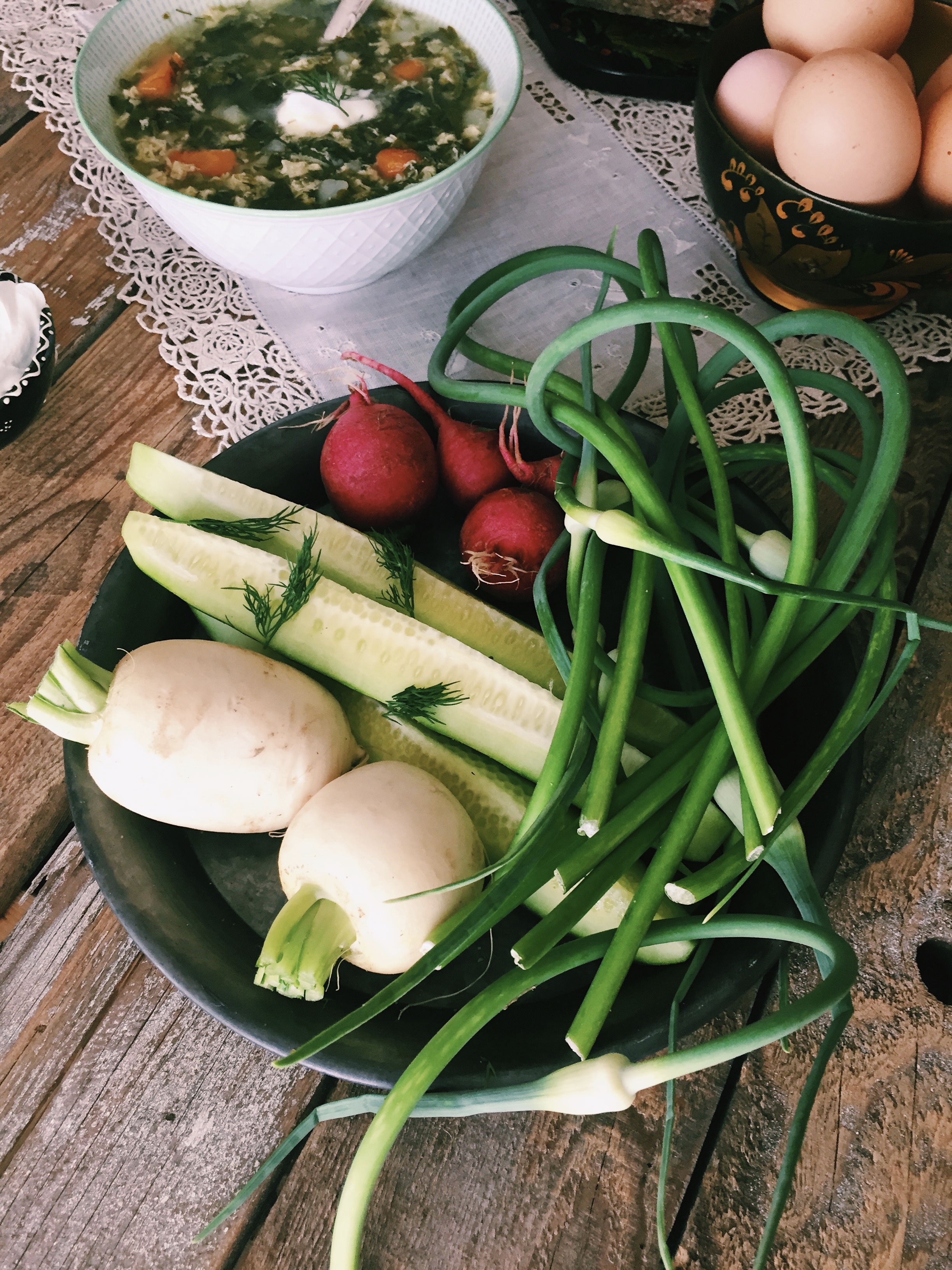  Borscht is best eaten alongside a heaping plate of fresh, unadorned vegetables and herbs.