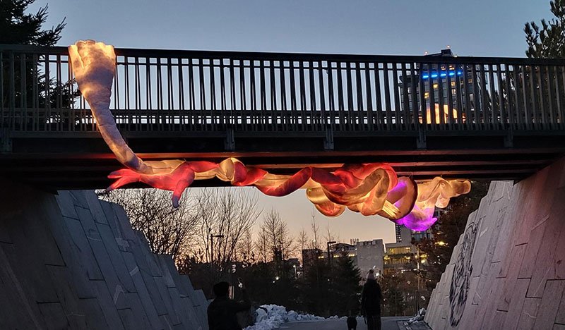    𝘊𝘰𝘳𝘳𝘦𝘴𝘱𝘰𝘯𝘥𝘦𝘯𝘤𝘦 (𝘈 𝘓𝘰𝘯𝘨 𝘚𝘵𝘰𝘳𝘺 𝘝𝘐𝘐)    Public installation at Trillium Park, Ontario Place, Toronto as part of Lumière: The Art of Light, 2023 