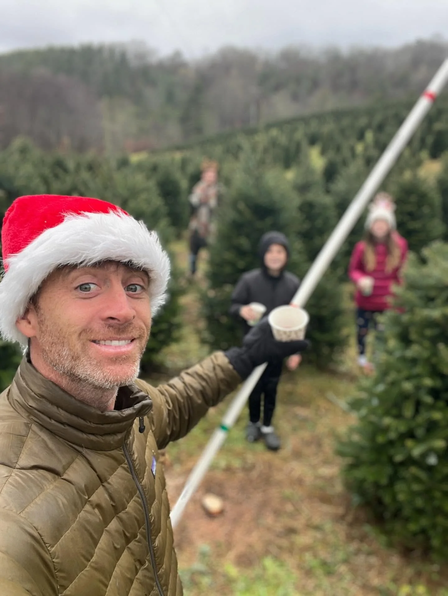 Cider and measuring pole in hand&hellip; Time to cut down our own tree :-)

Good to be home 🏔️ 🏠