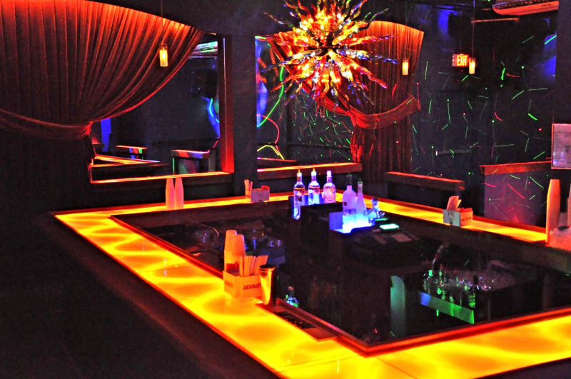 Illuminated bar top designed by Raymond Haldeman at Gentlemen's Club Design