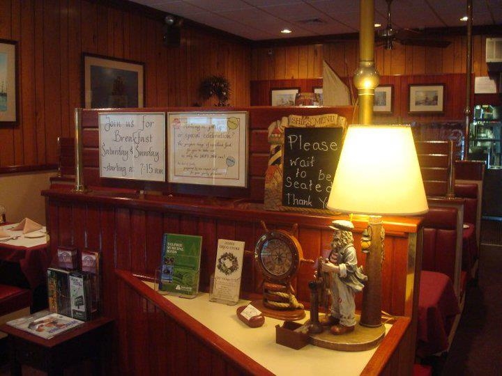 "BEFROE" The Ships Inn resemble every other restaurant on Main St in Northport, LI, NY with shellacked wood paneling installed half a century ago.