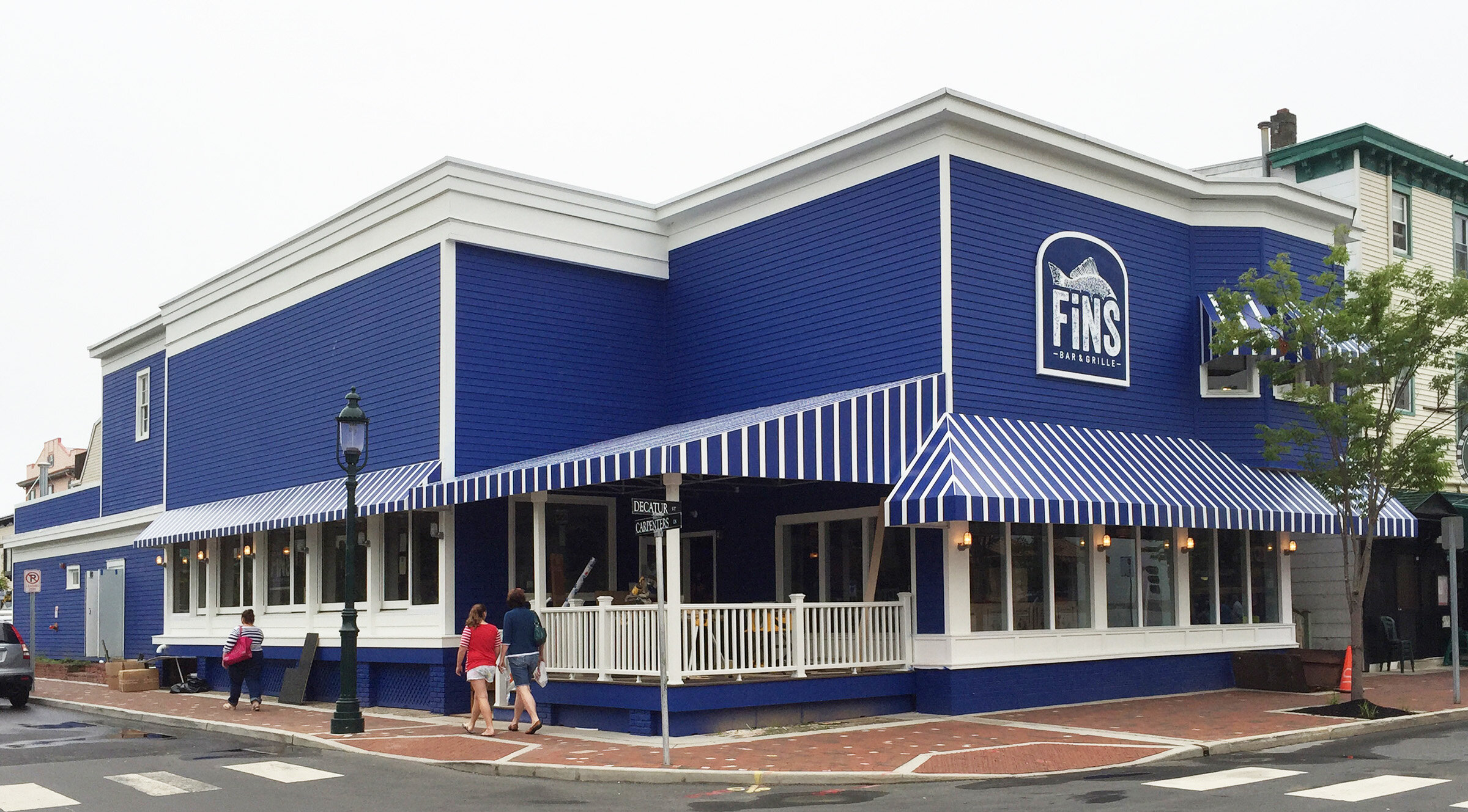 fins restaurant exterior design