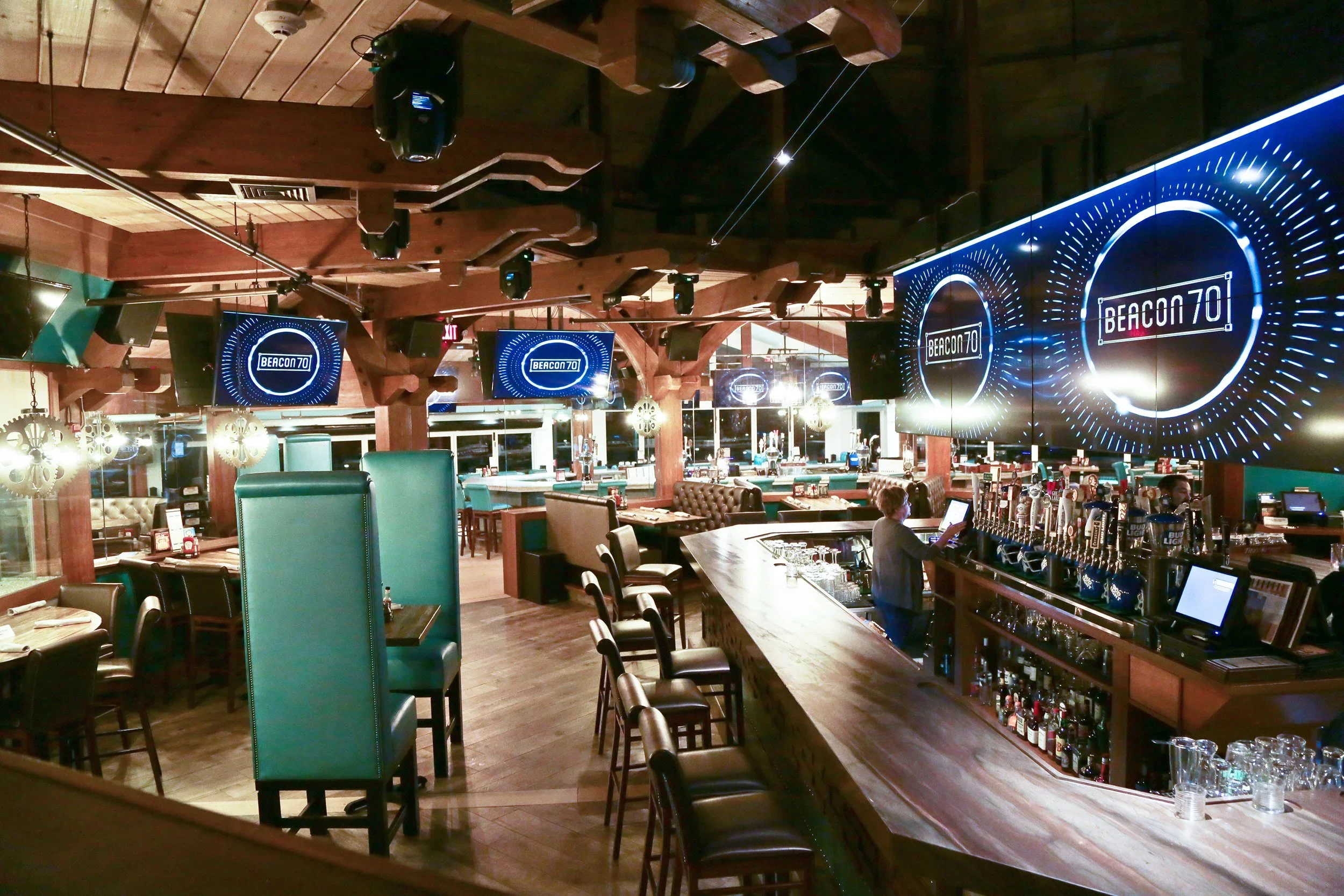 Beacon 70 restaurant design by Raymond Haldeman the restaurant designer