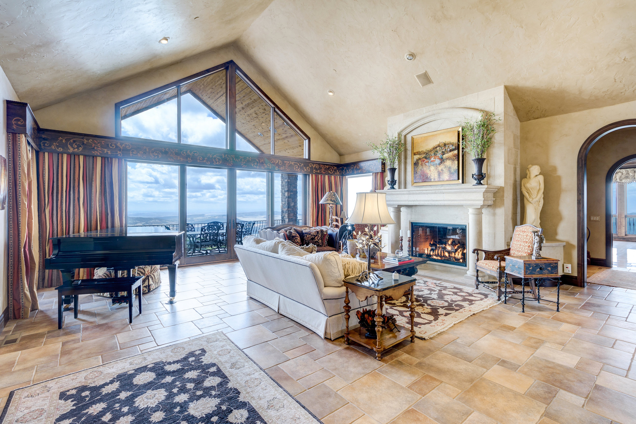 5-Great Room with Amazing Views.jpg