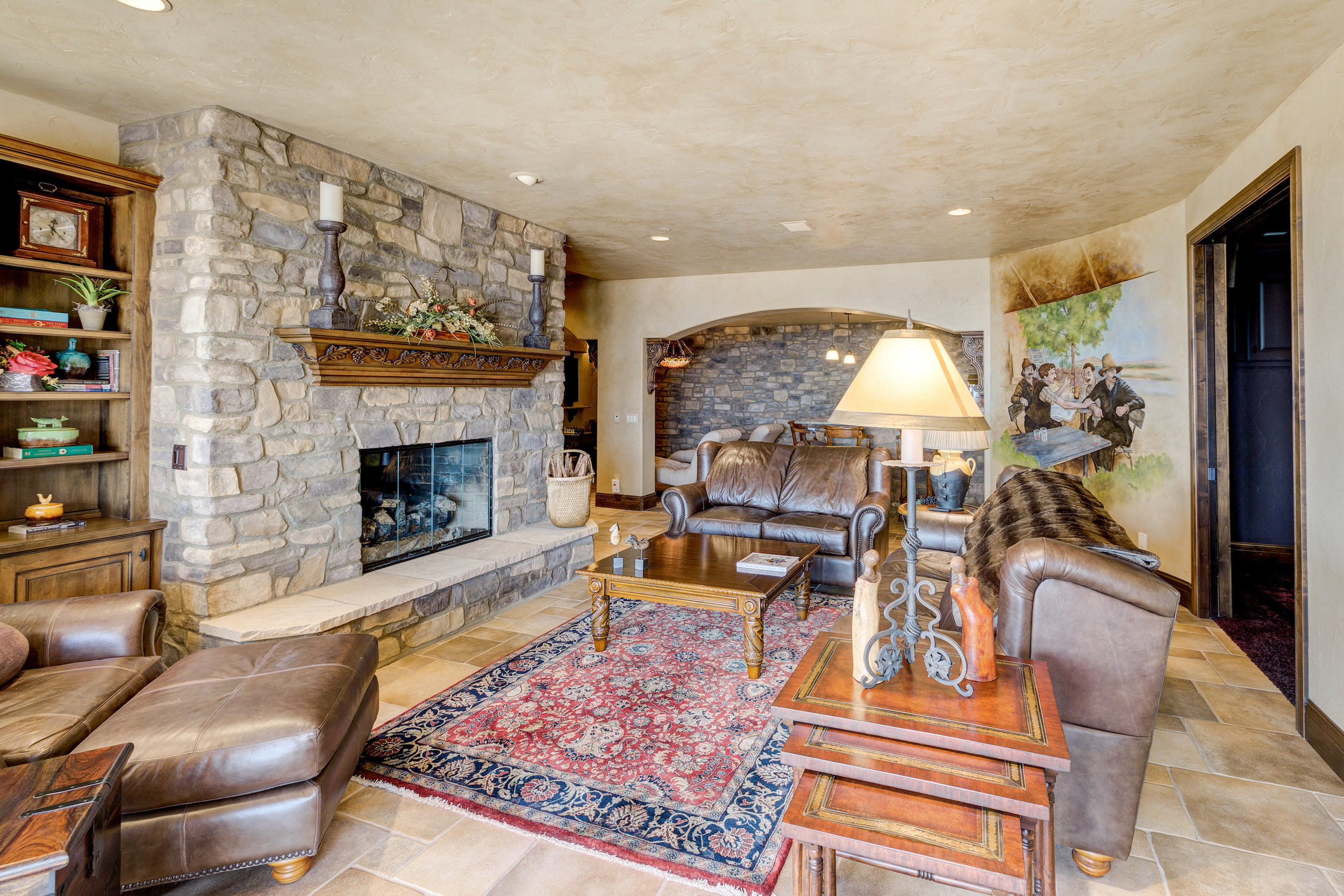 19-Family Room.jpg