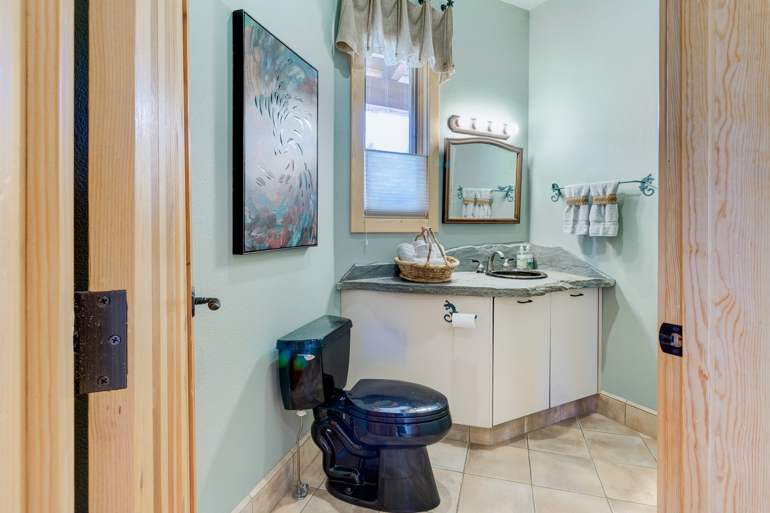 20-Powder Room.jpg