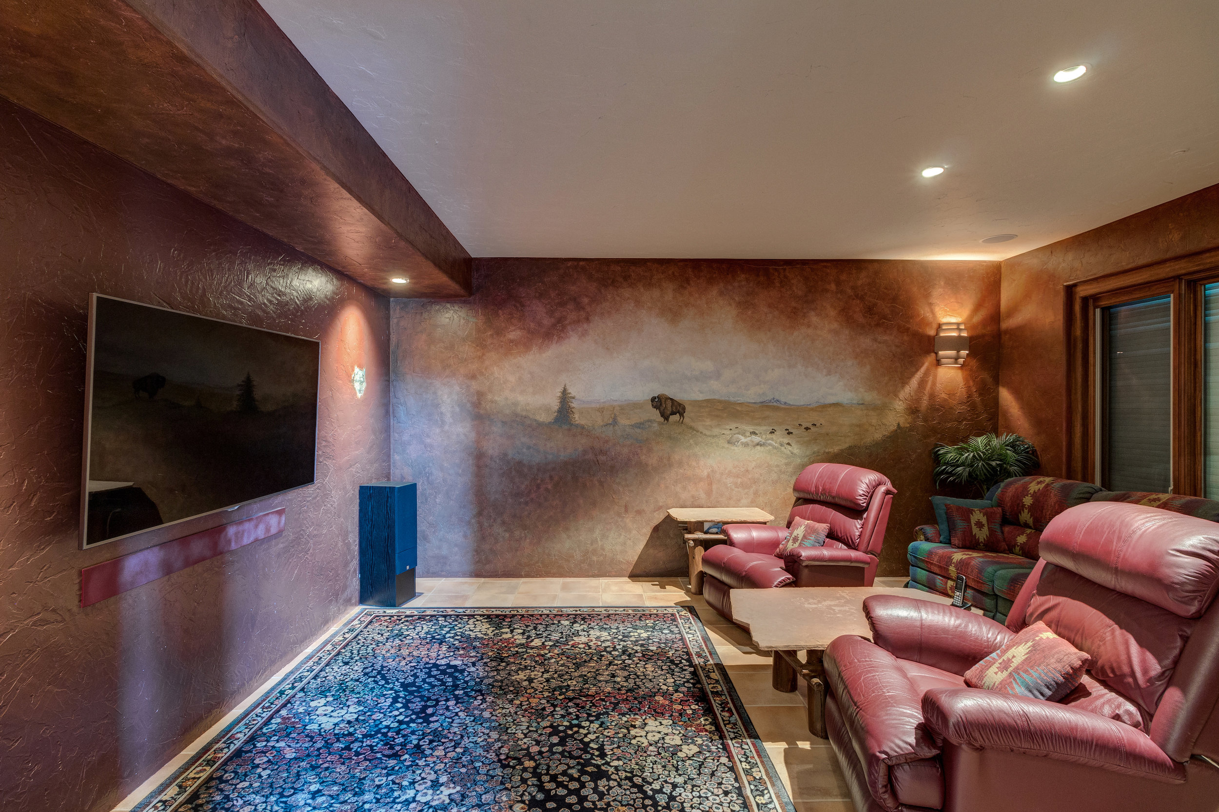 20-Theater or 3rd bedroom.jpg
