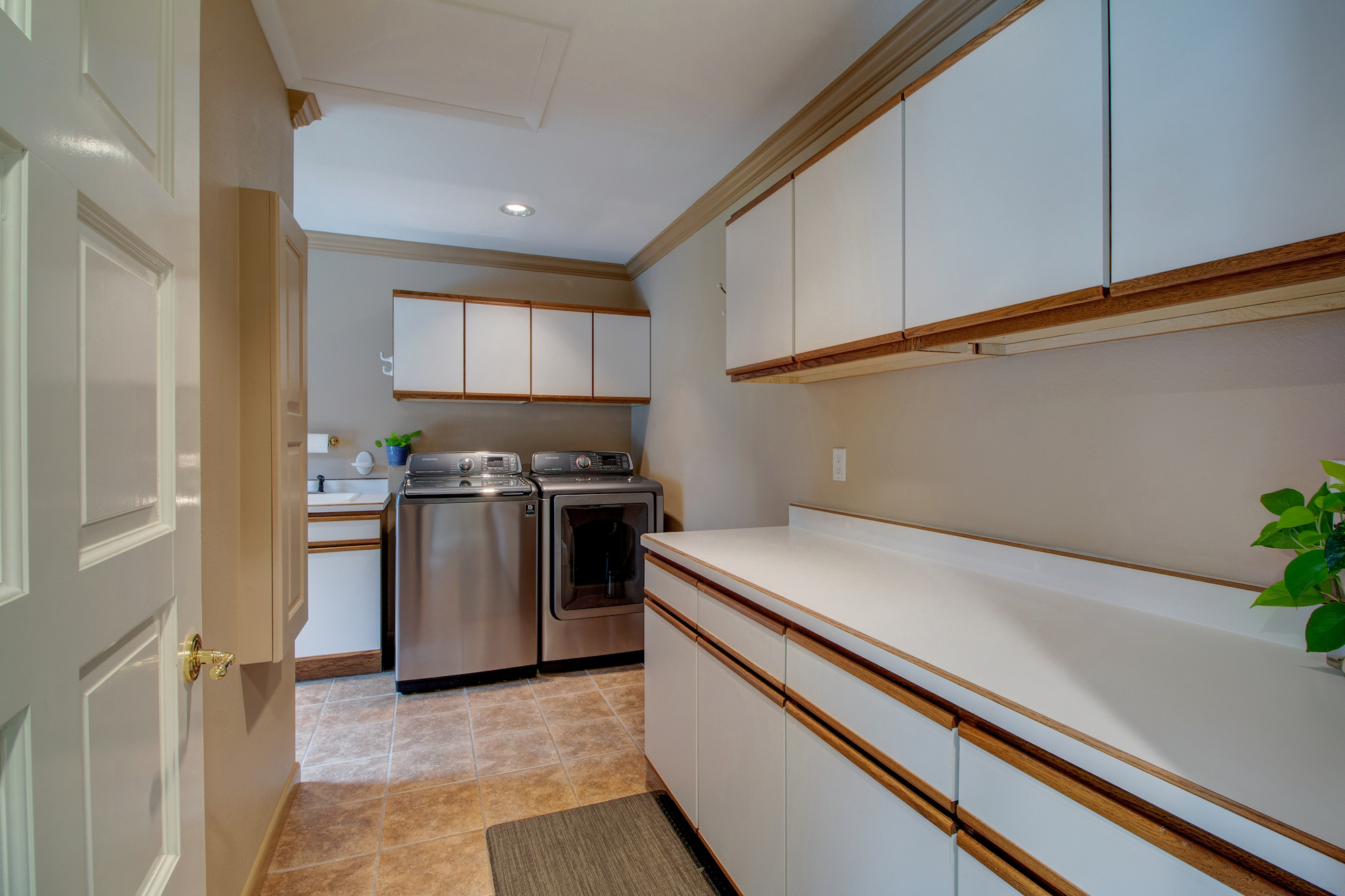 20-Main level laundry.jpg