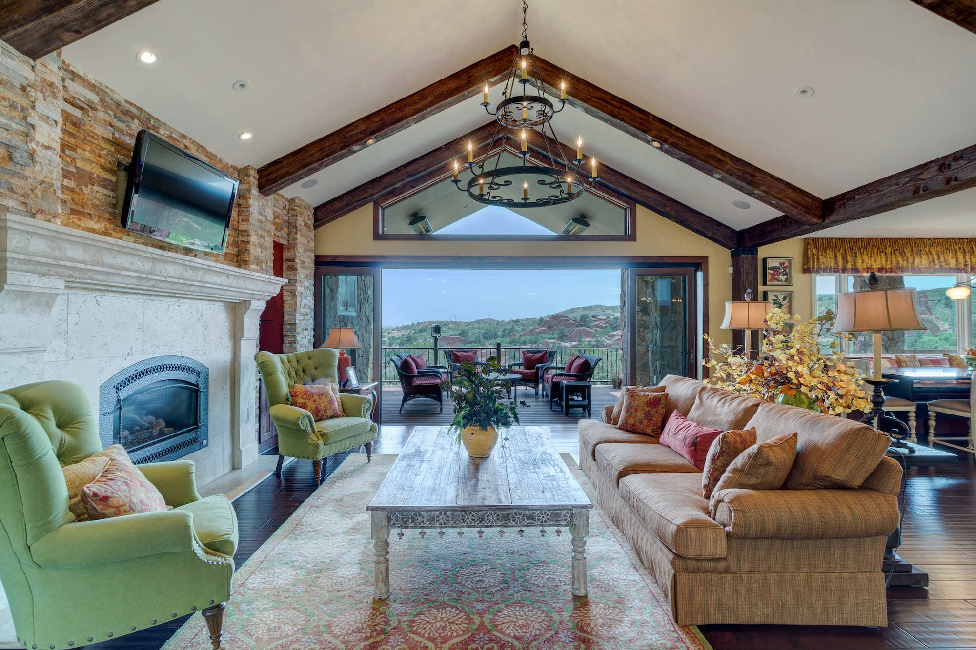 008-Living room area.jpg