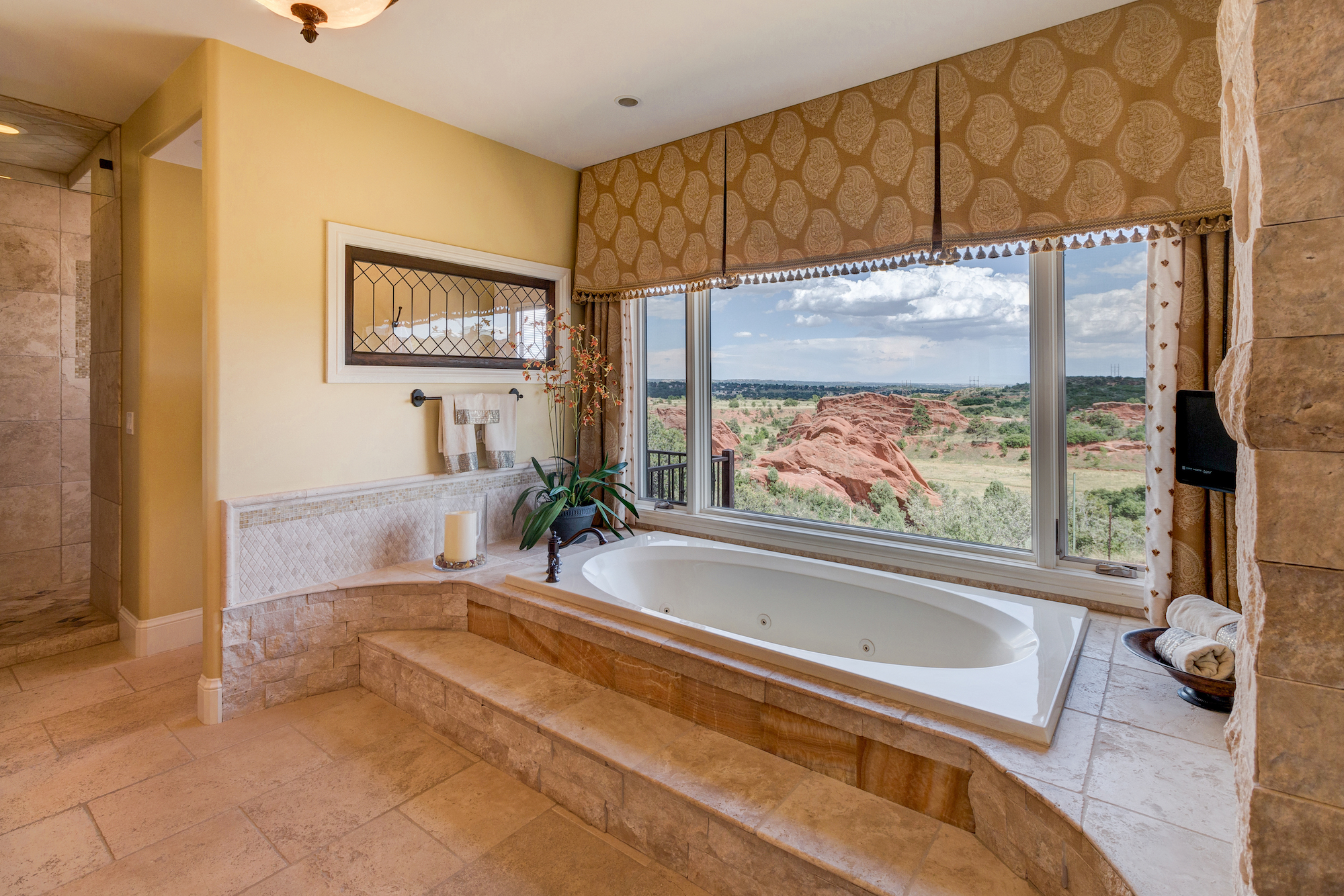015-Jetted tub in master bath. Window has a remote controlled blind.jpg