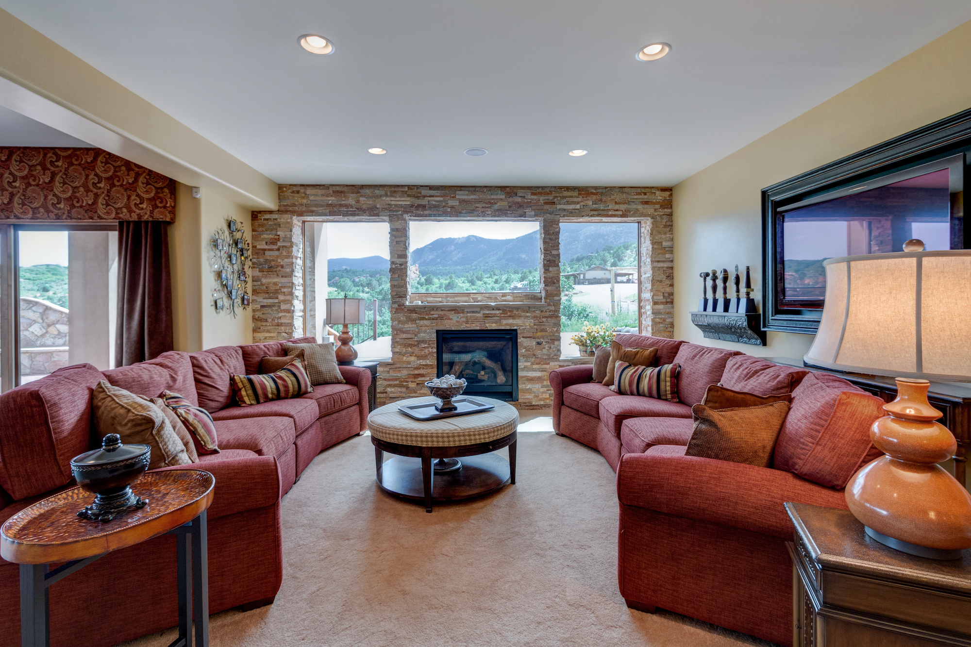021-Family room in basement.jpg
