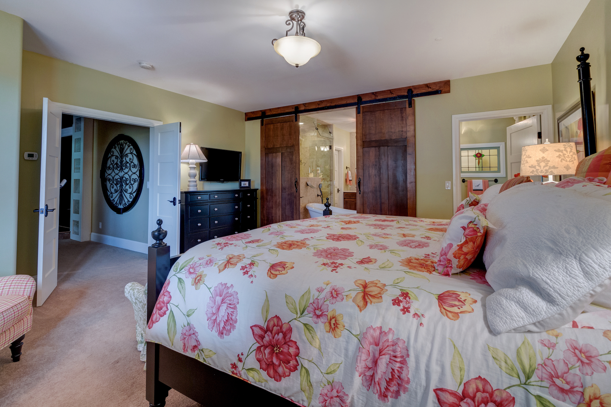 025-2nd master w sliding barn doors to 5pc bath.jpg