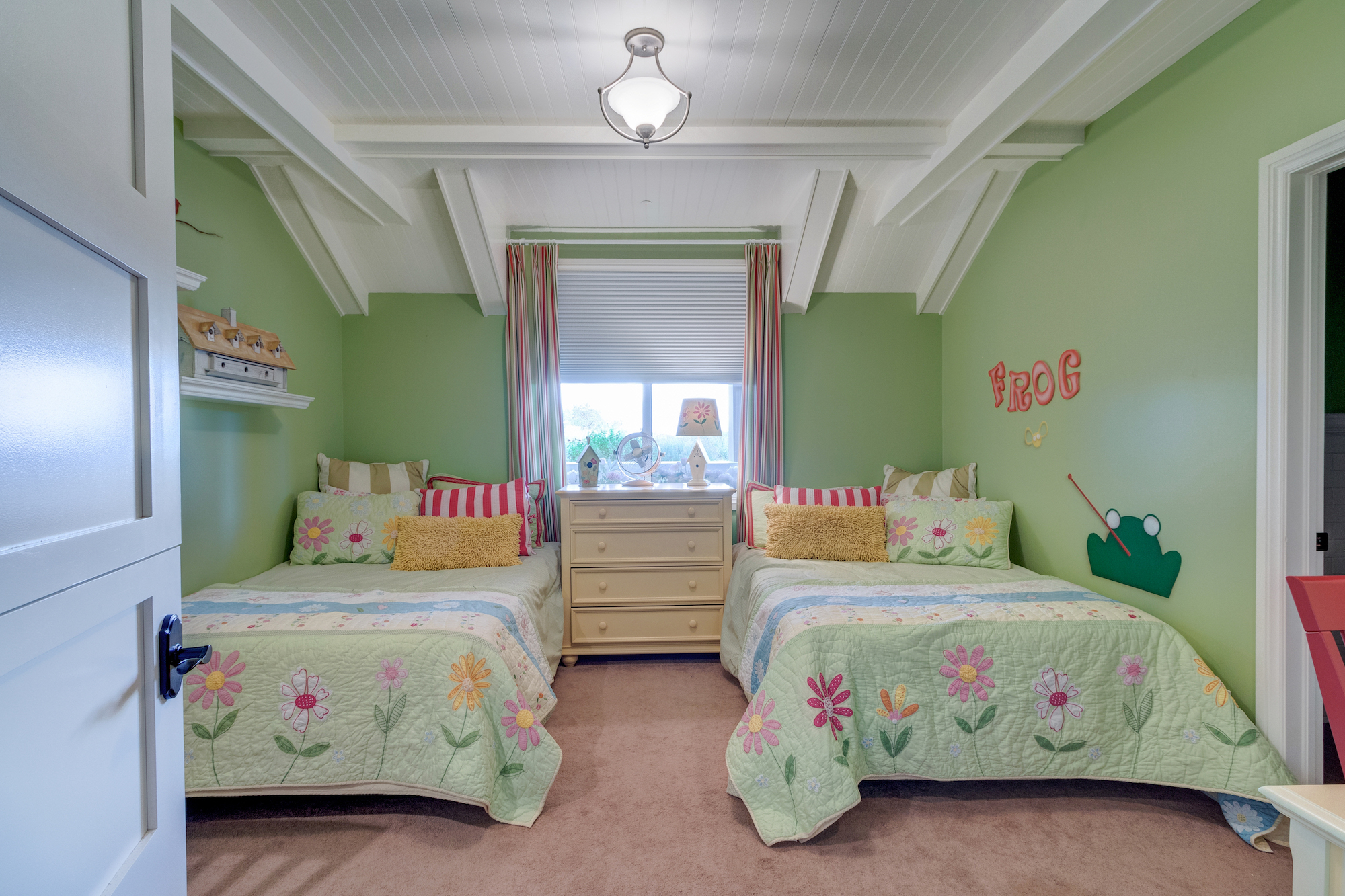 027-Guest room with wainscoted ceiling and adjoining bath.jpg