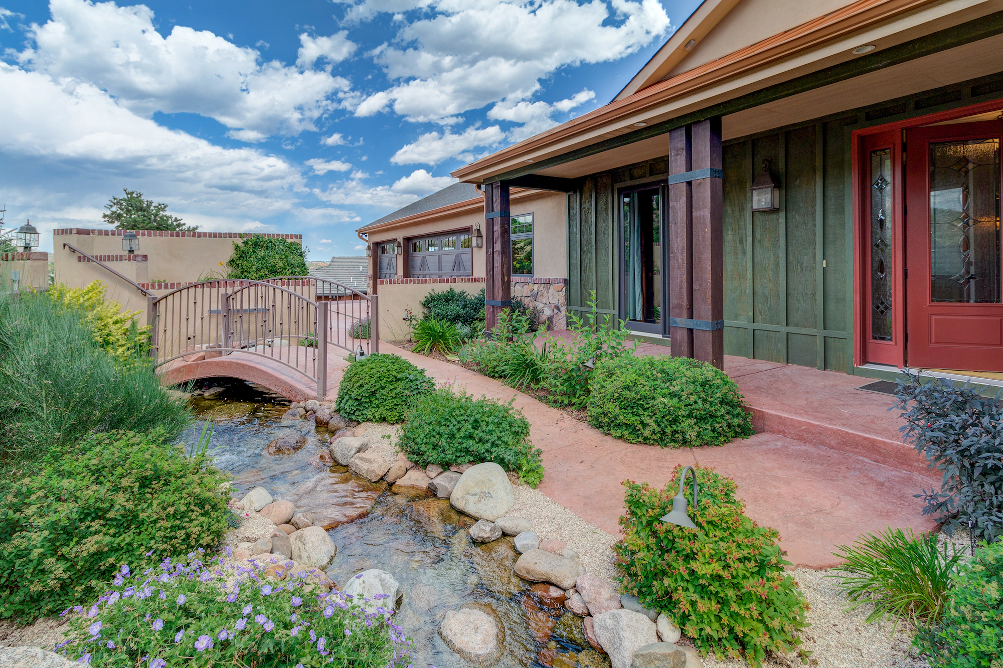 038-Stream runs in front of the home.jpg