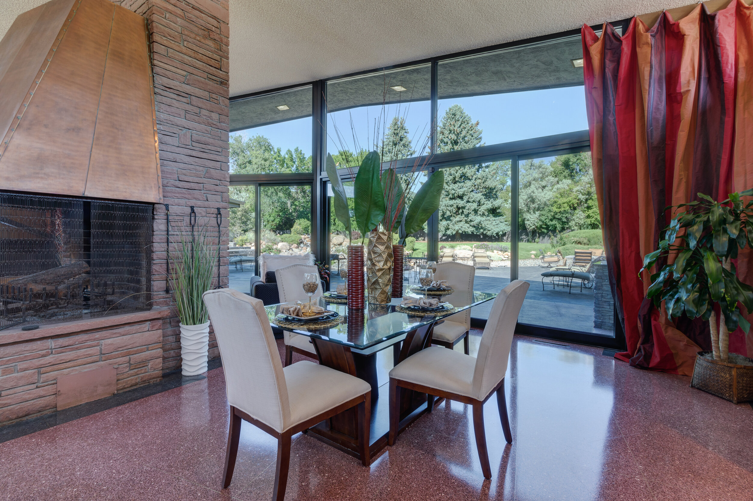 10-Dining area in great room.jpg