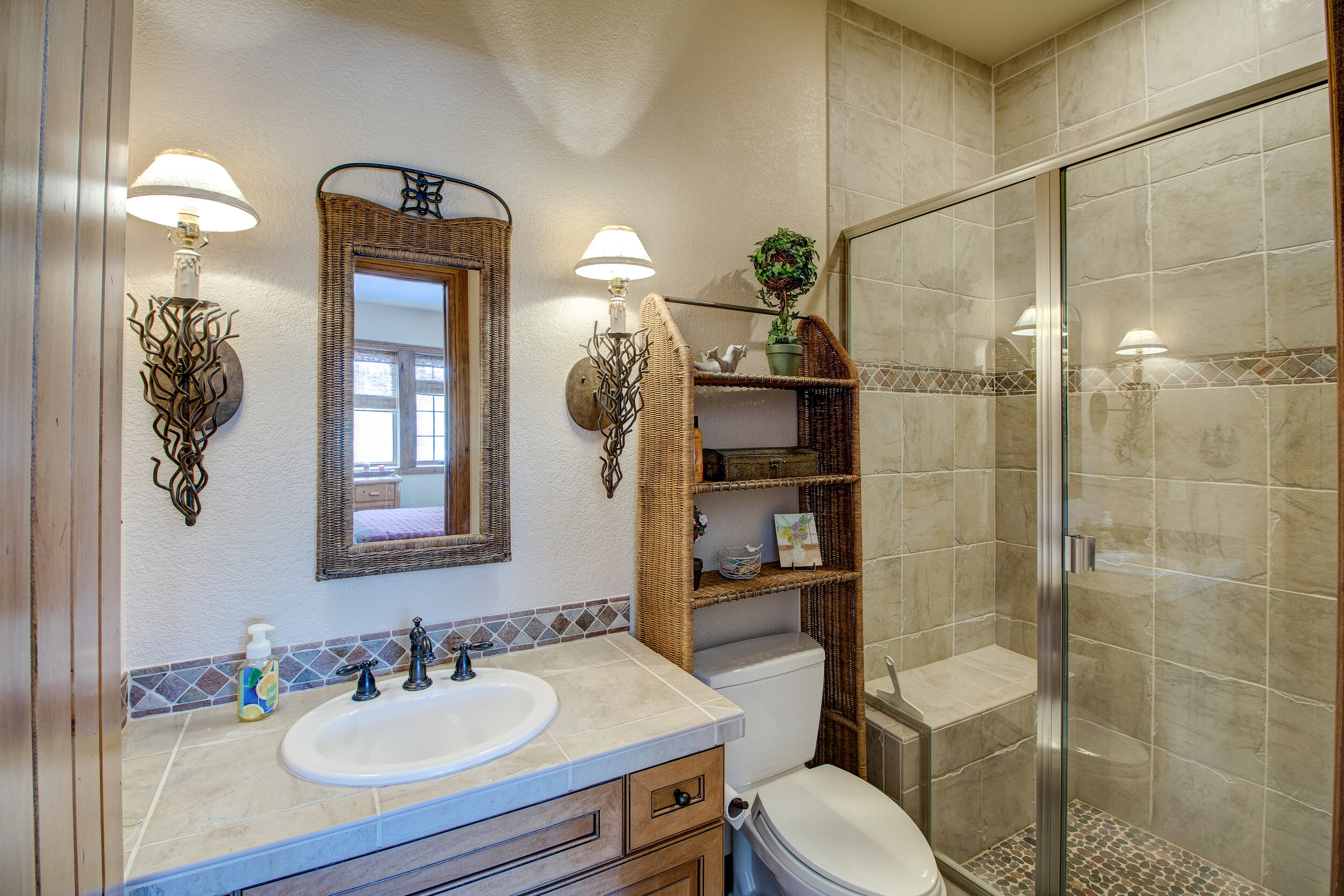 31-Guest Bathroom 3.jpg