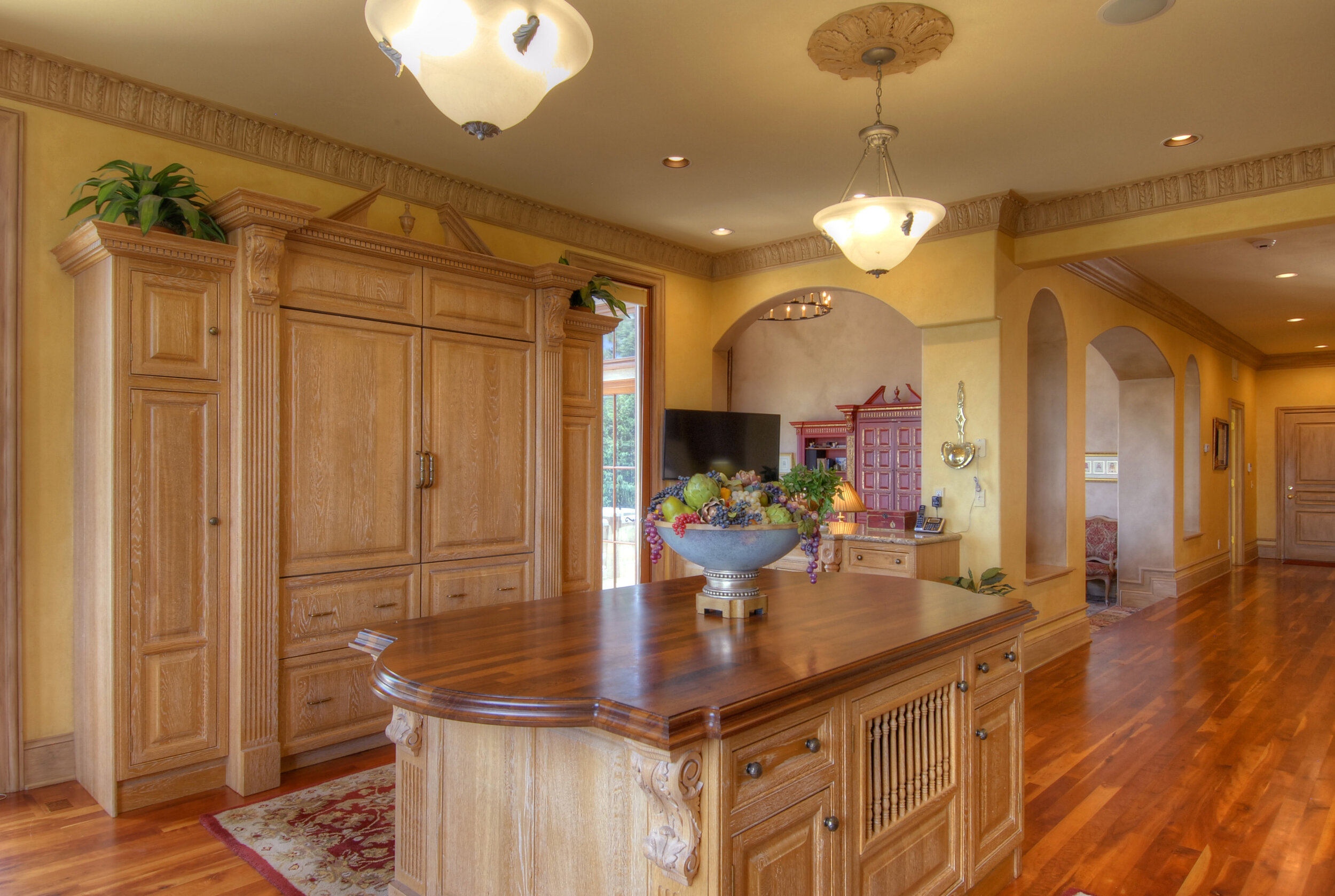 12-Another View of Kitchen Looking into Family Room.jpg