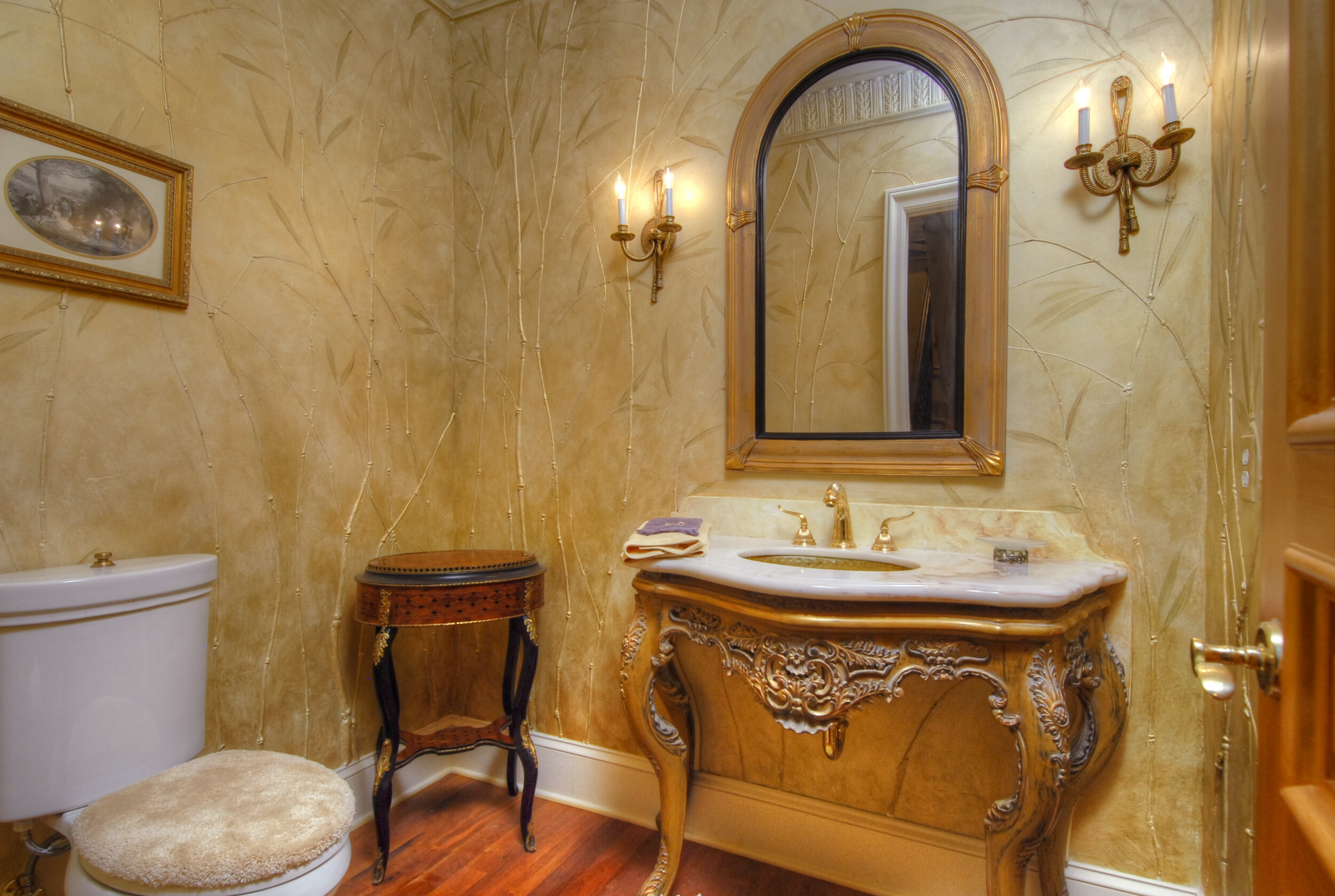 19- Main Level Powder Room.jpg