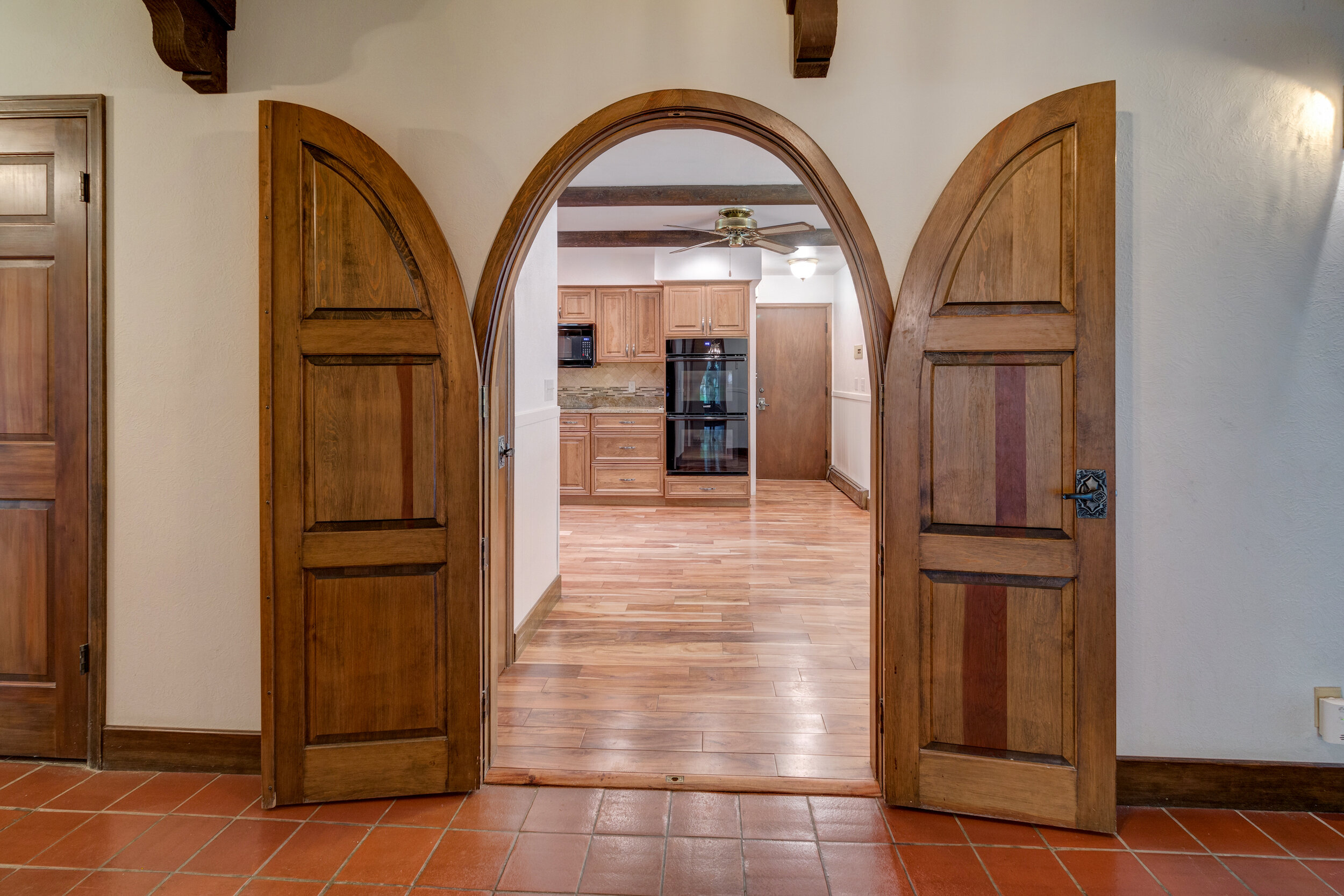 11-Entrance into kitchen.jpg