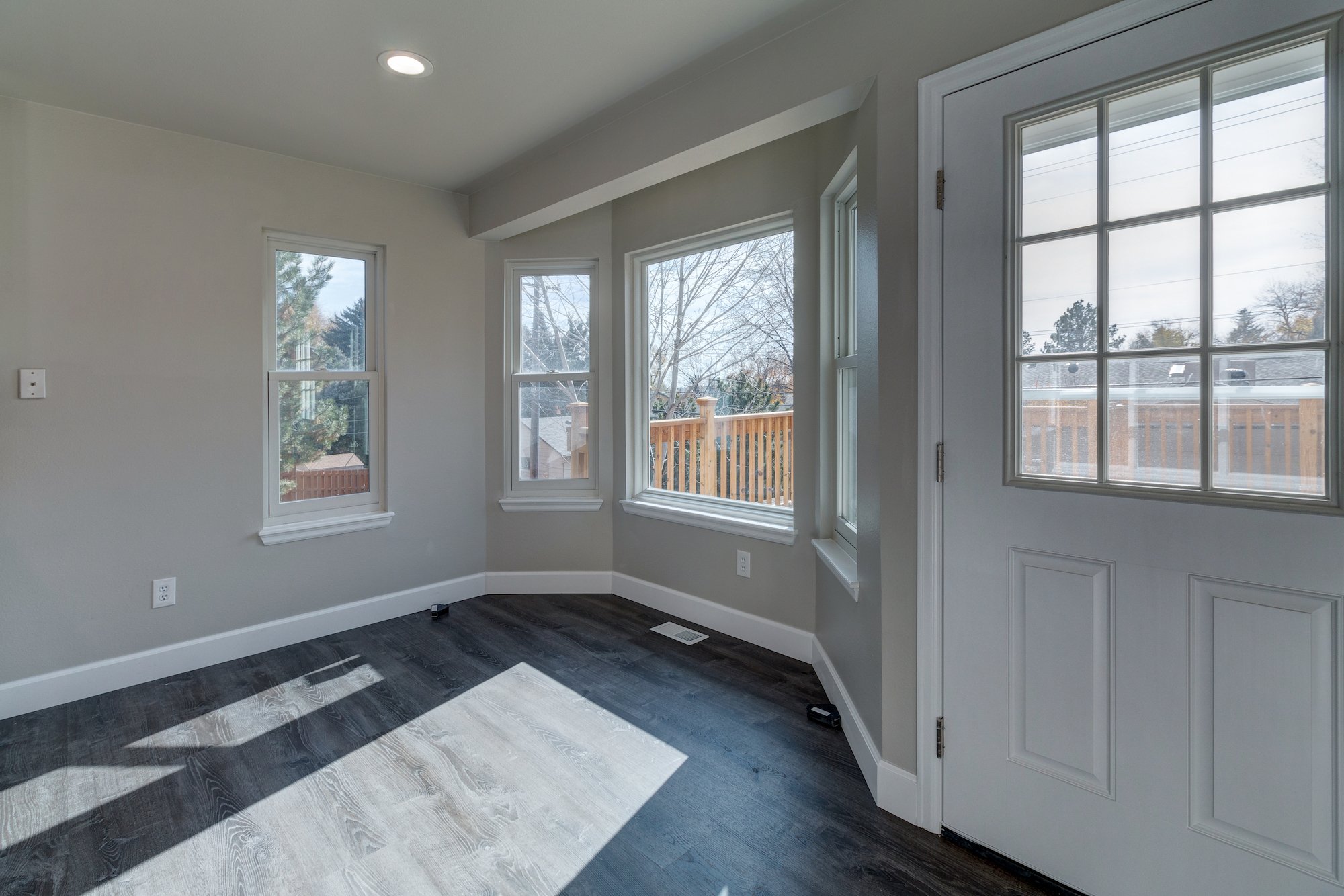 13-Kitchen nook.jpg